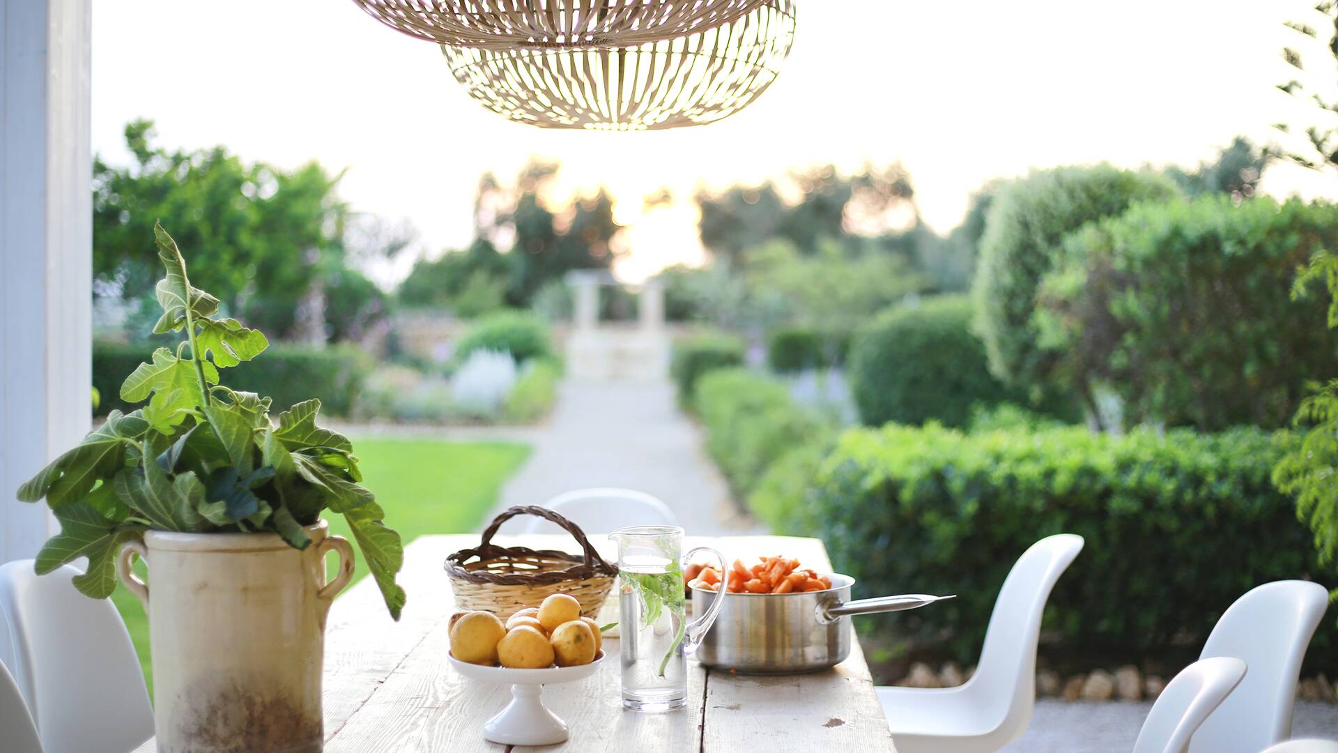 Certosa, alfresco dining area