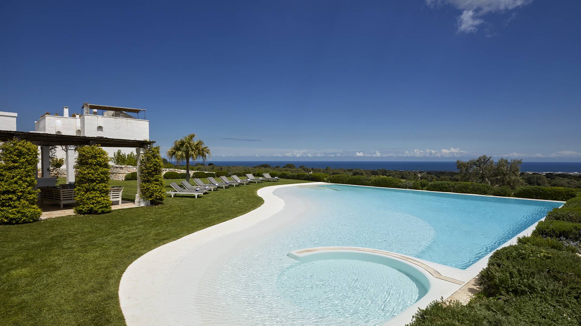 heated infinity swimming pool