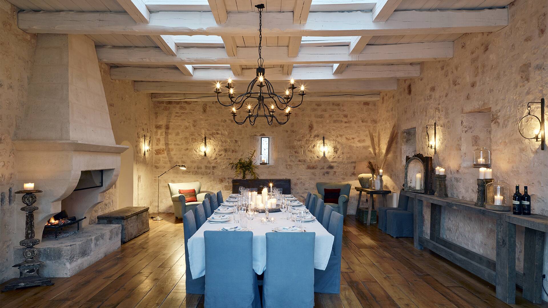 main villa, alfresco dining room with fireplace on the ground floor