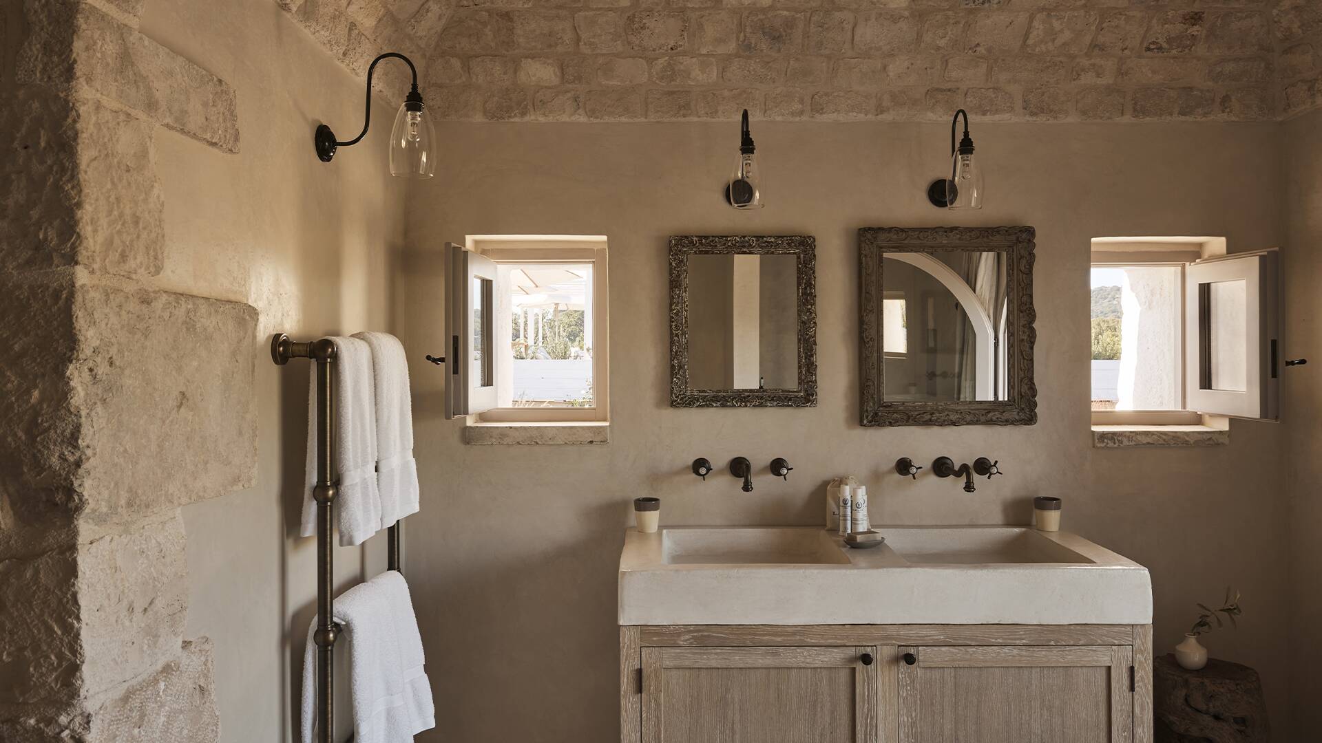 en suite bathroom with double lavabo