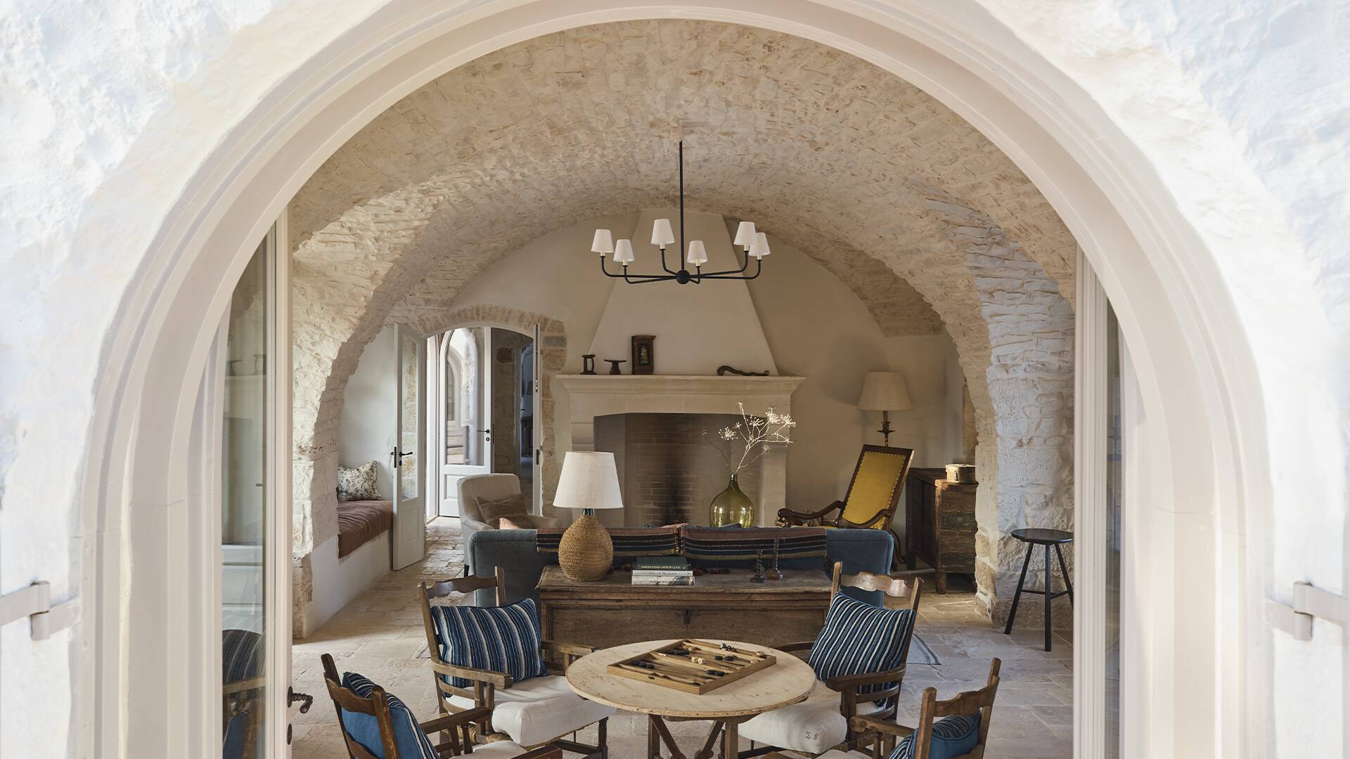 main villa, living room with fireplace