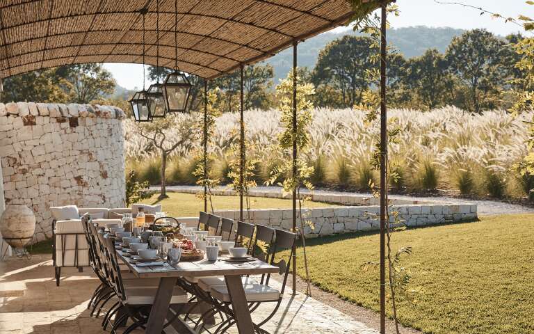 covered alfresco dining area