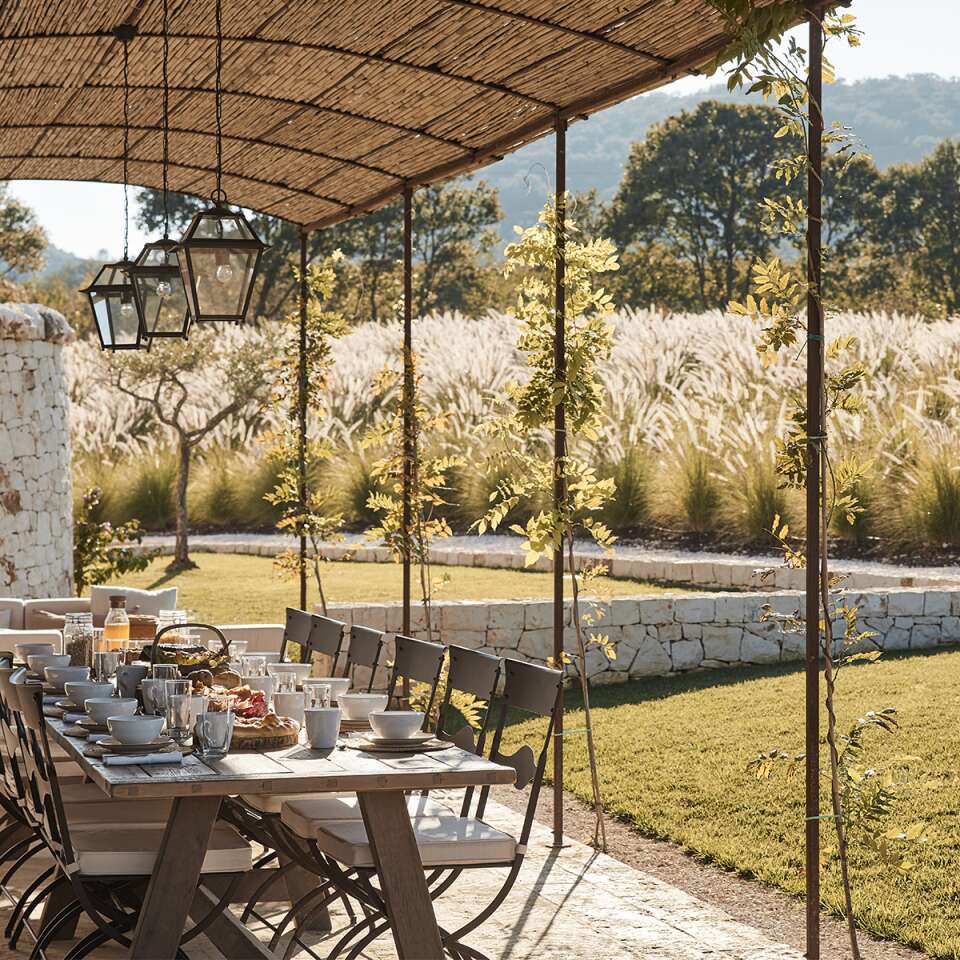 covered alfresco dining area