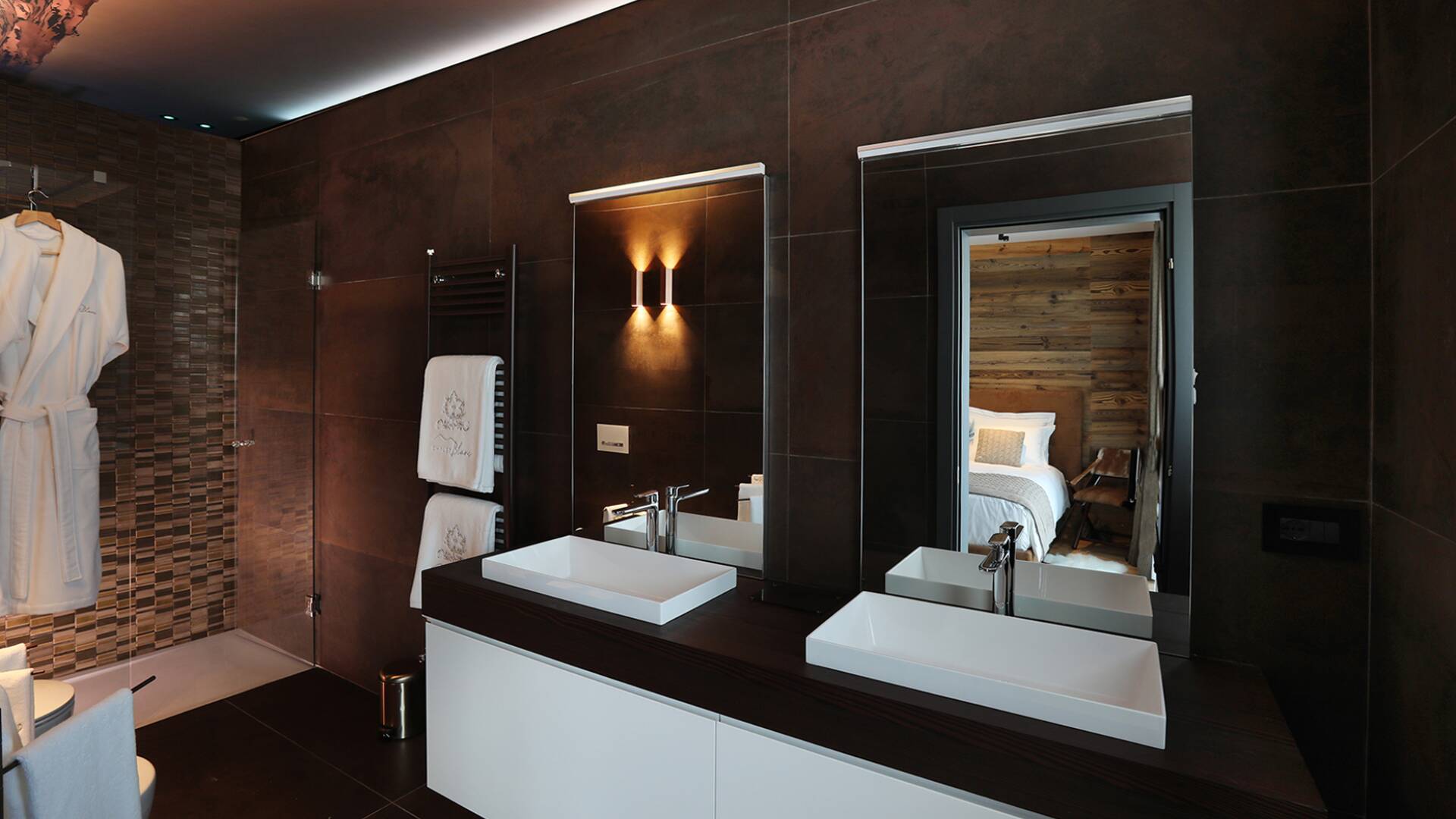 en suite bathroom Corten