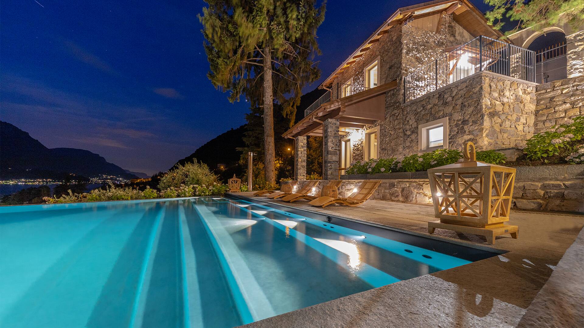 luxury villa Meringa for weekly rentals