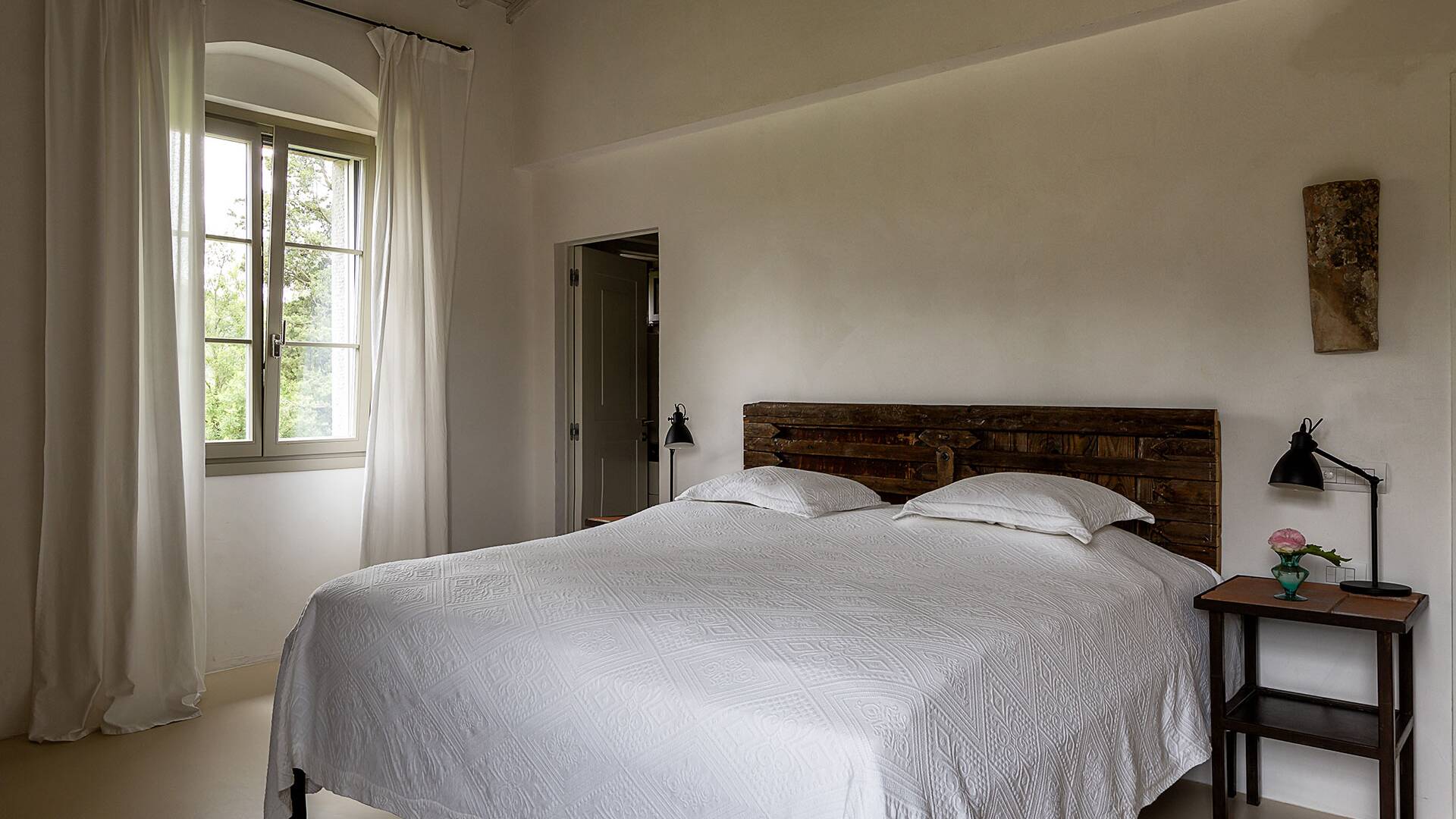 main villa, first floor, double bedroom with en suite bathroom