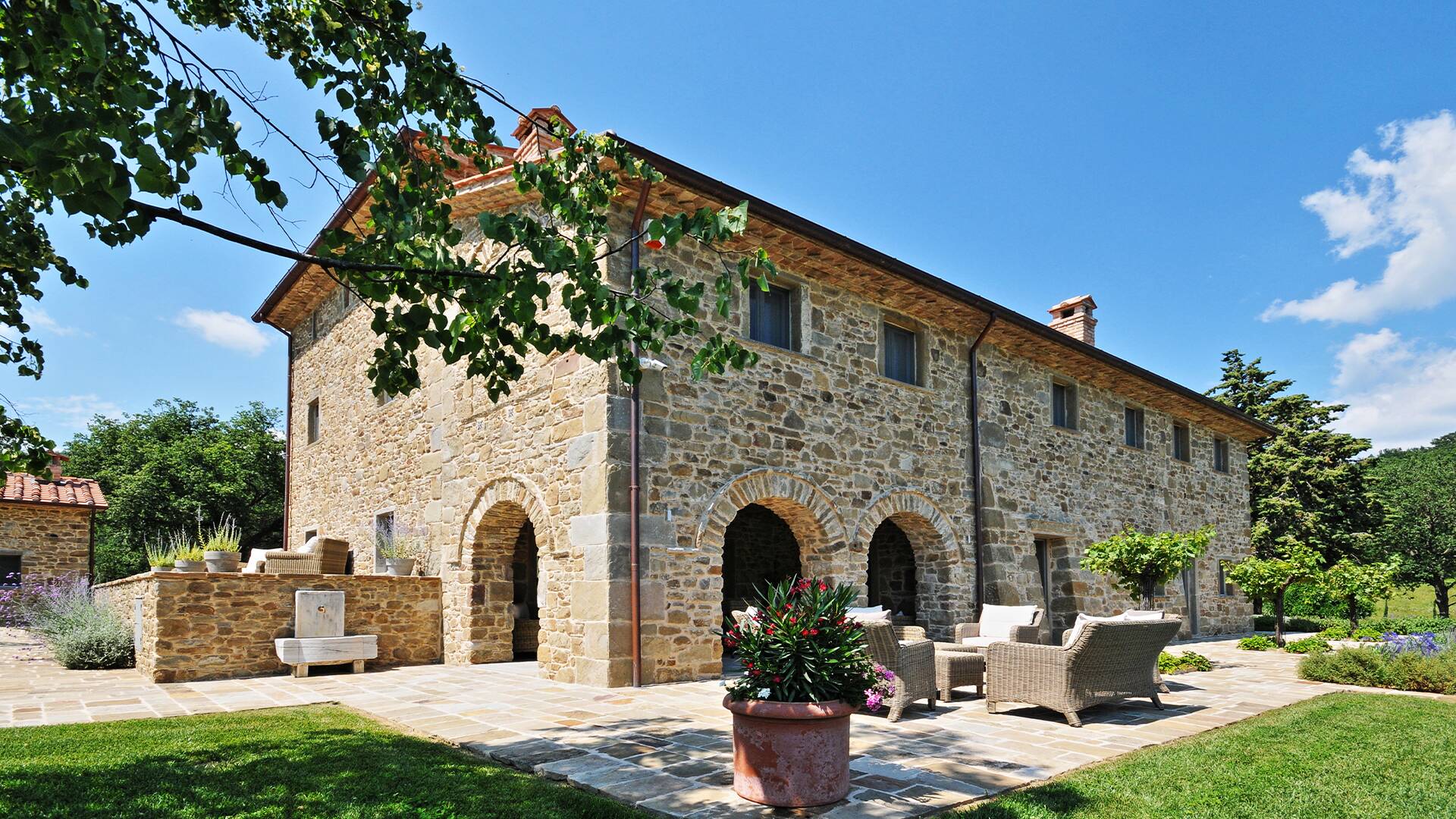 luxury villa Monteverde for rent in Umbria