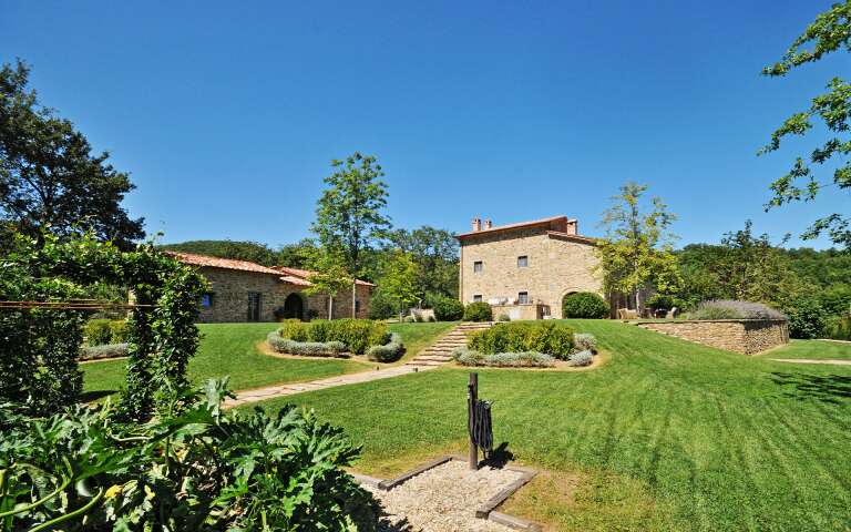 luxury traditional vacation villa for rent in Umbria