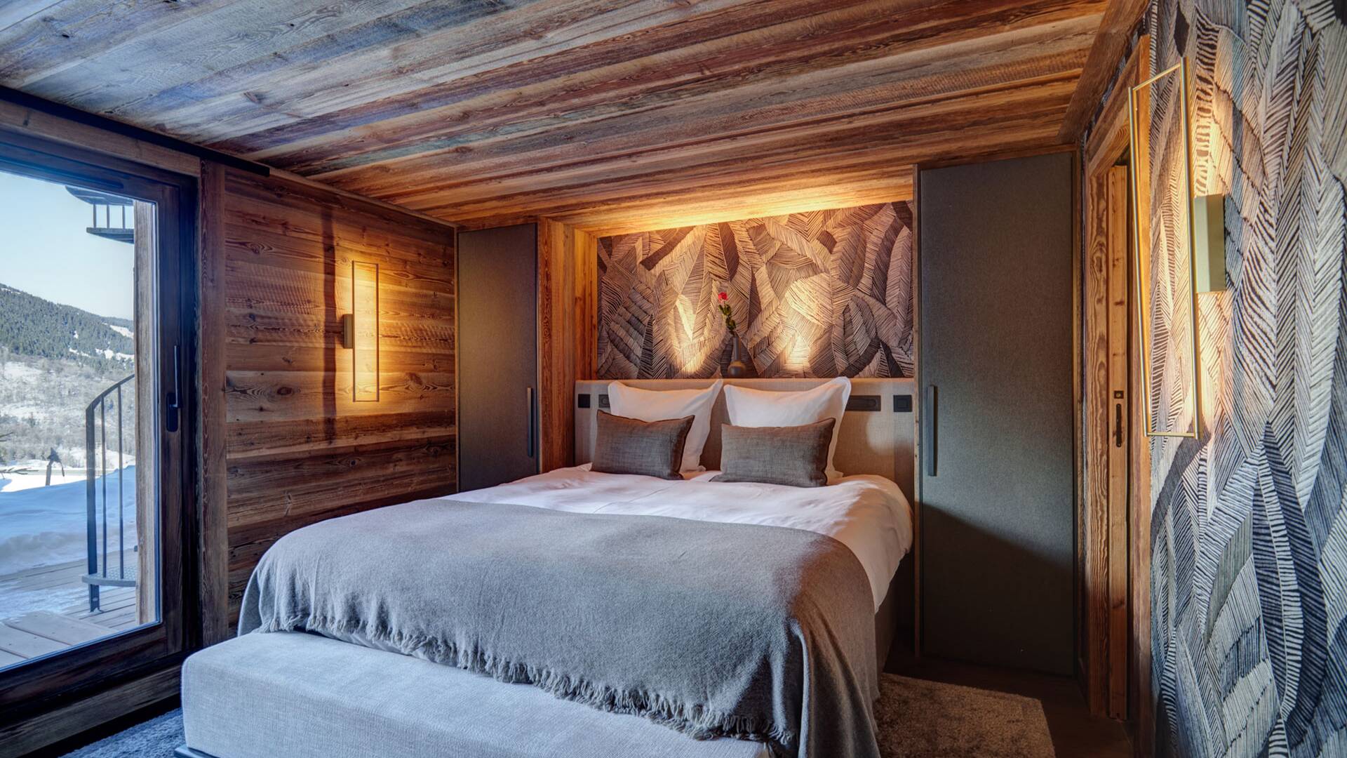 luxury double bedroom with direct access to outdoor