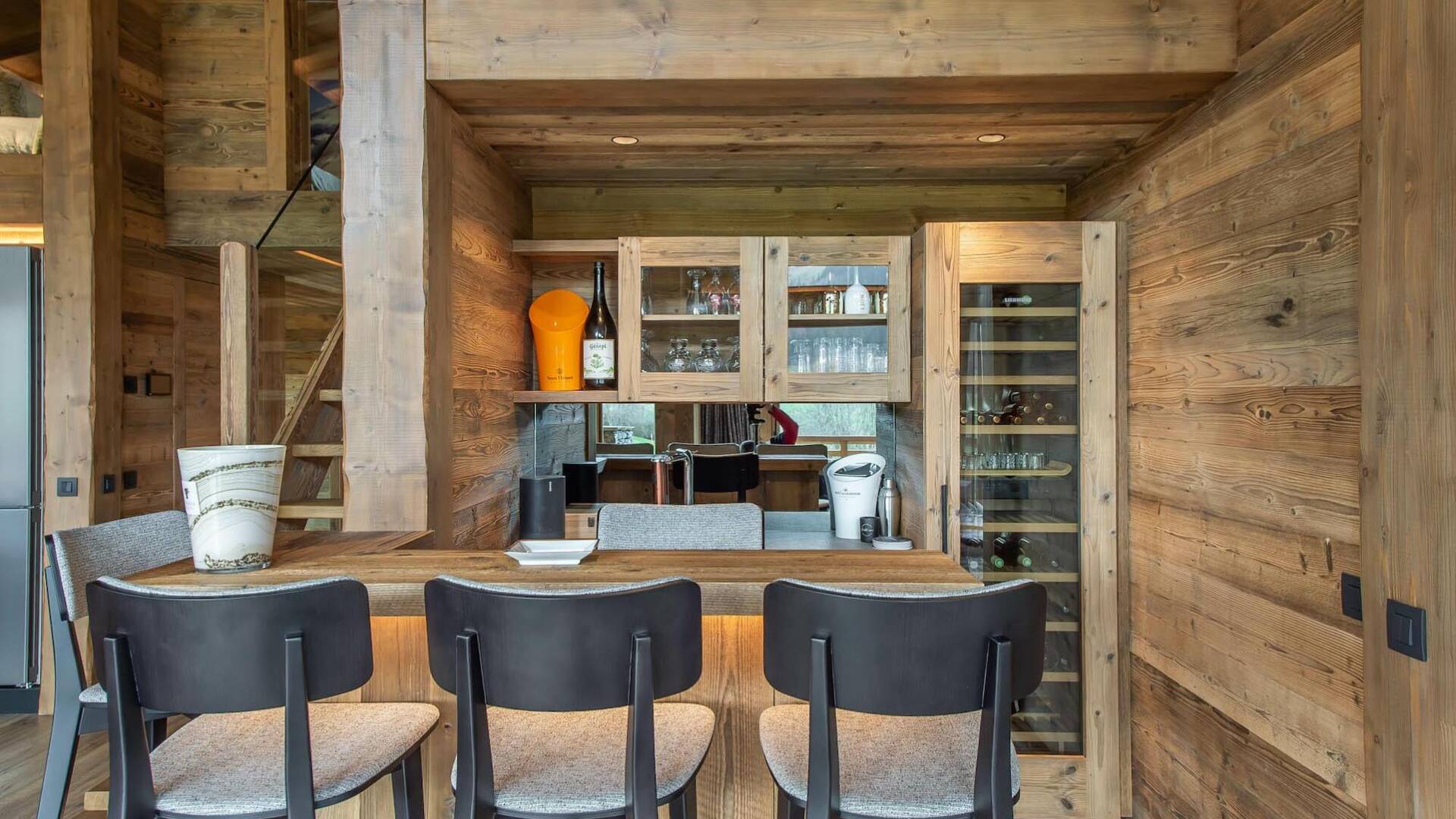 gourmet counter bar with stools