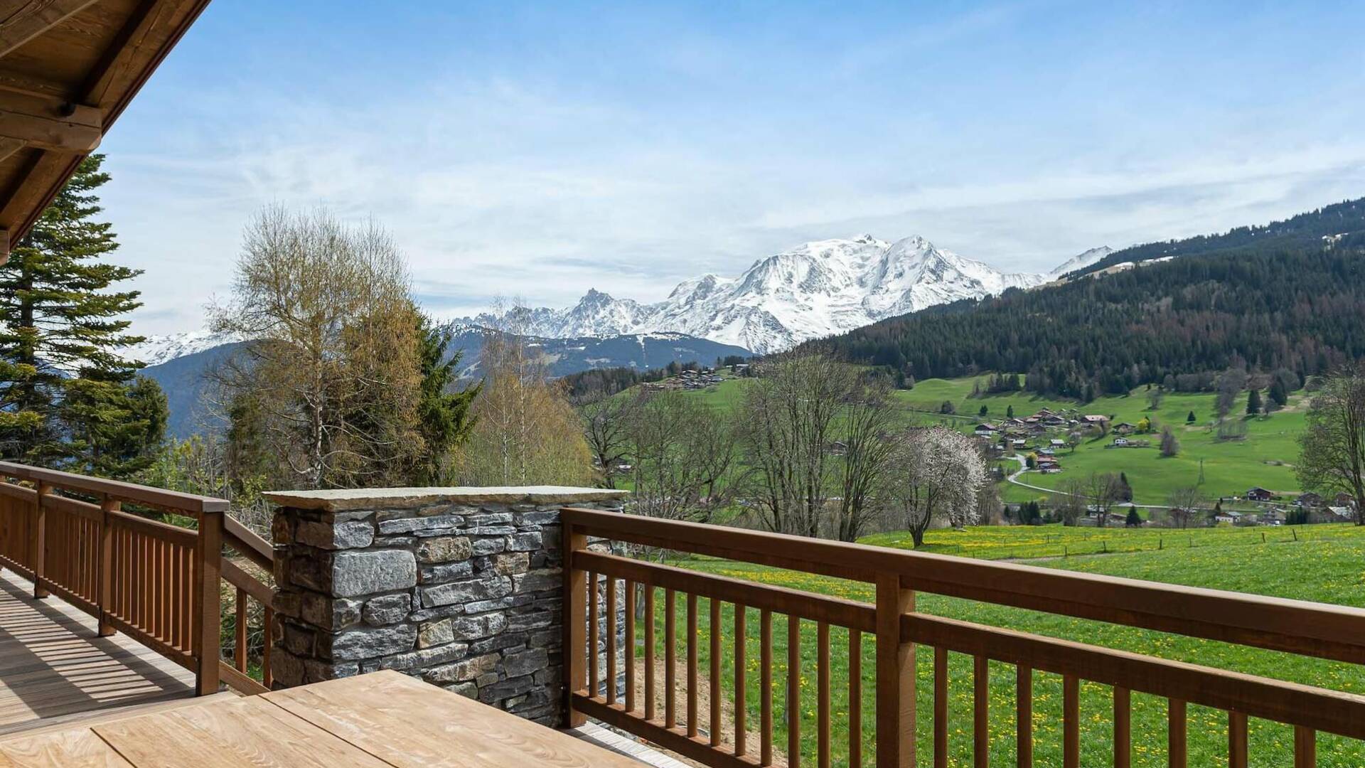 French Alps' view from luxury Chalet Érable
