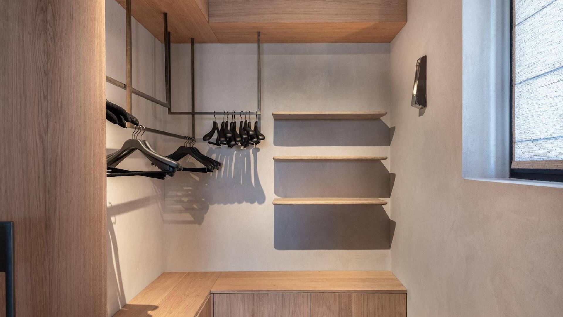 walk-in closet