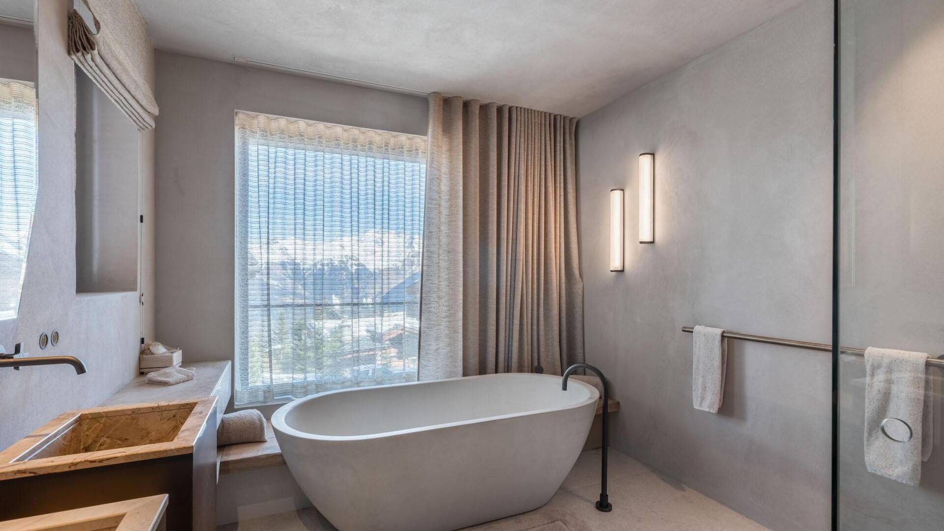 en suite bathroom with bath tub