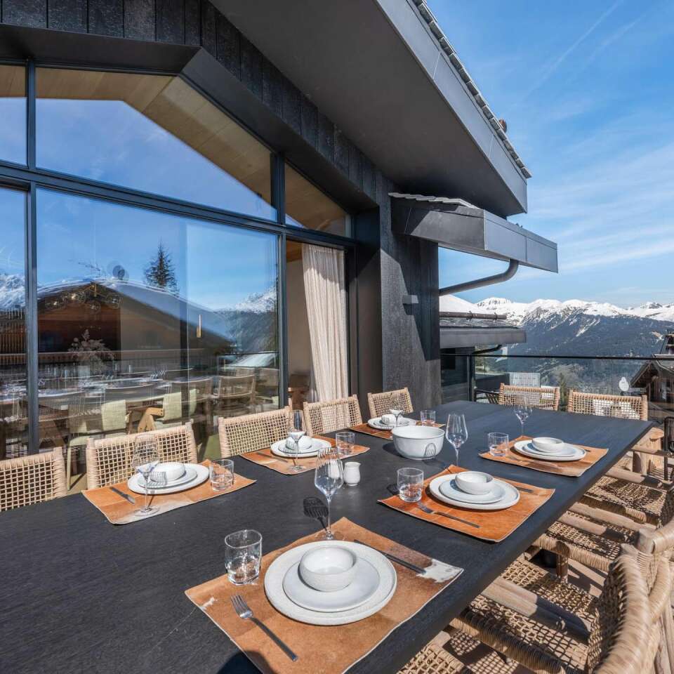 alfresco dining table