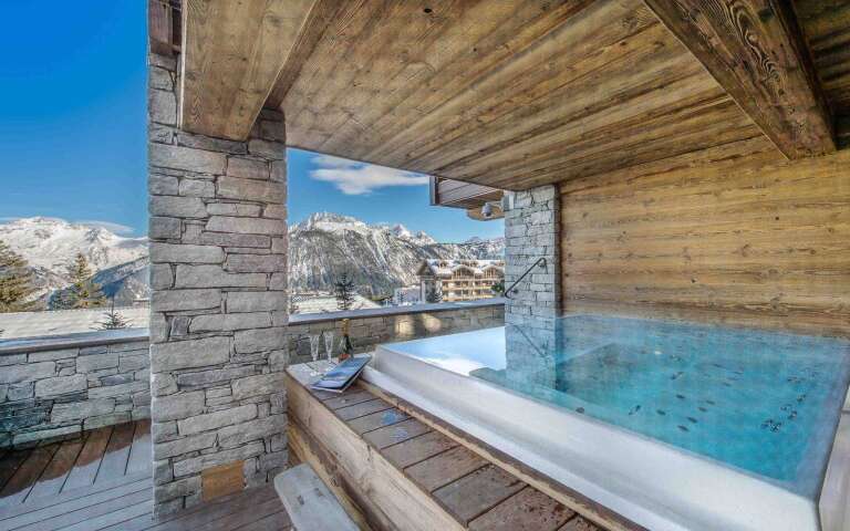outdoor Jacuzzi bath tub