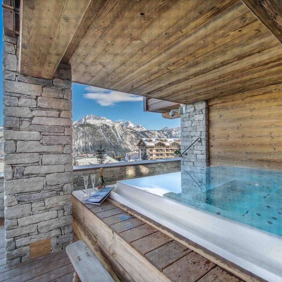 outdoor Jacuzzi bath tub