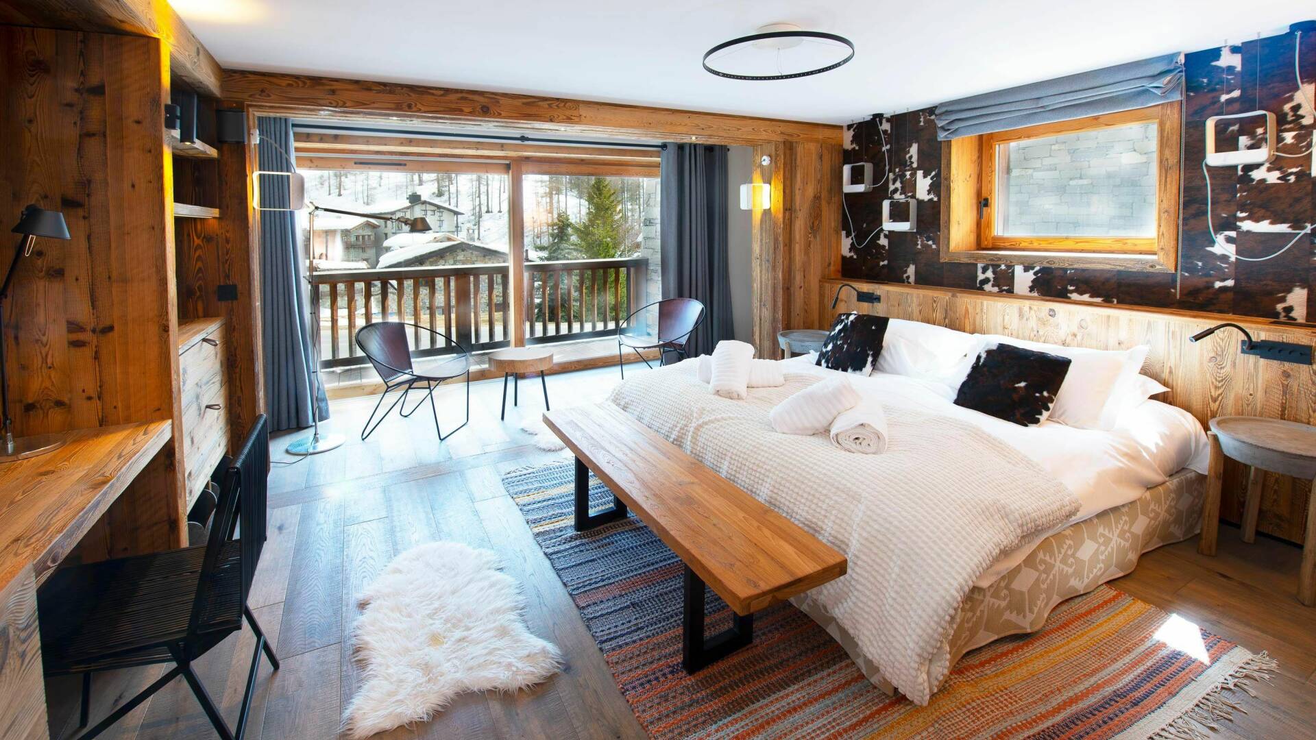 double bedroom with sitting area and access to balcony