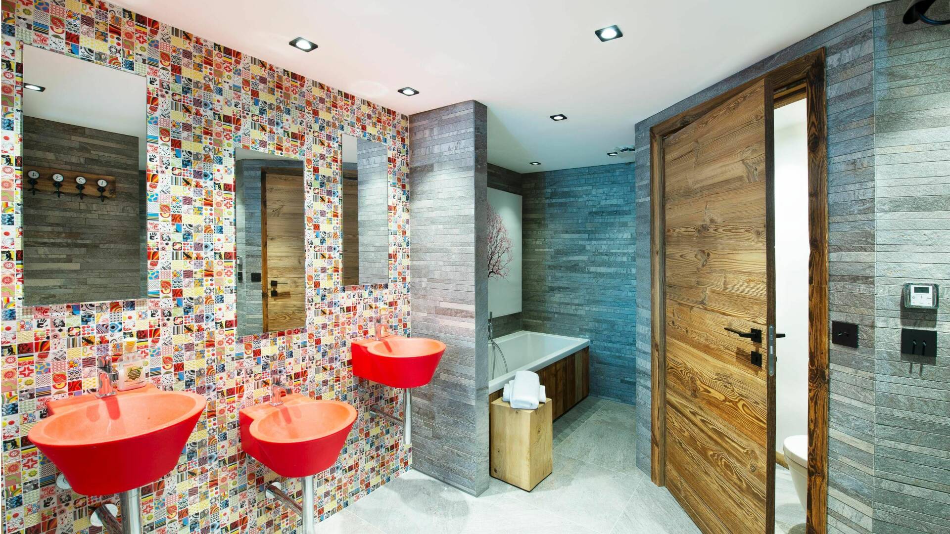 en suite bathroom with three lavabos