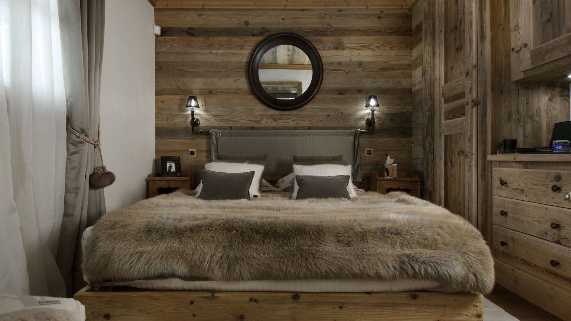 luxury Chalet Ébène for rent in Courchevel, French Alps