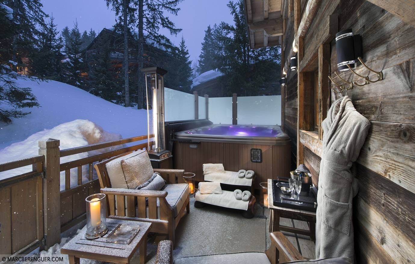 outdoor Jacuzzi bath tub