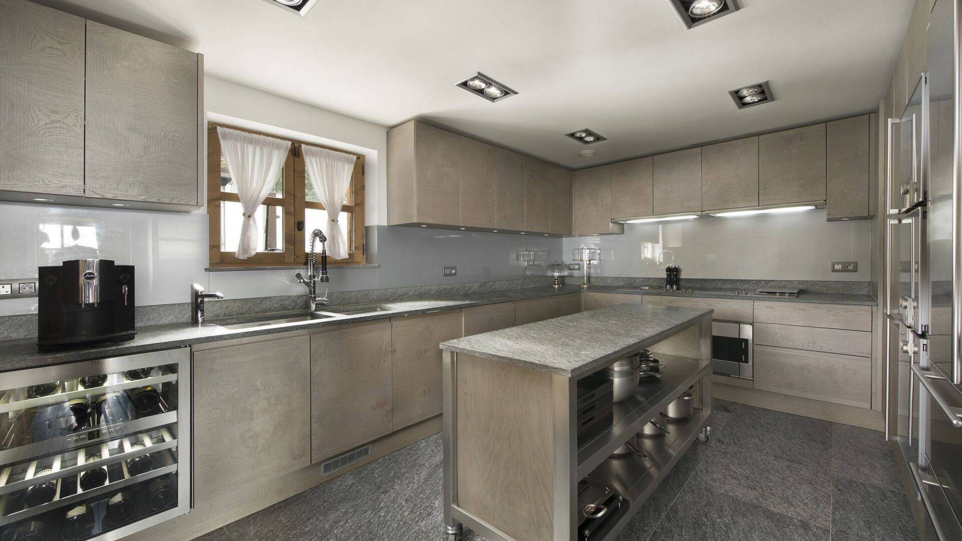 fully equipped kitchen with cooking island