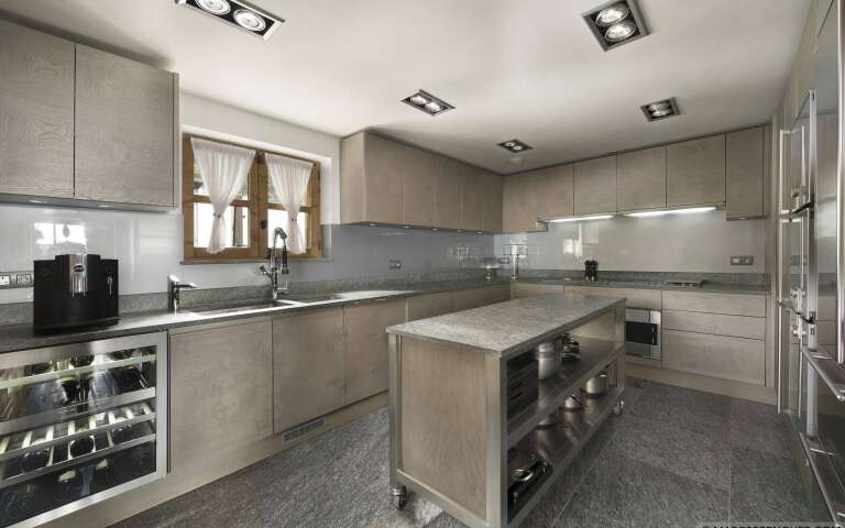 fully equipped kitchen with cooking island