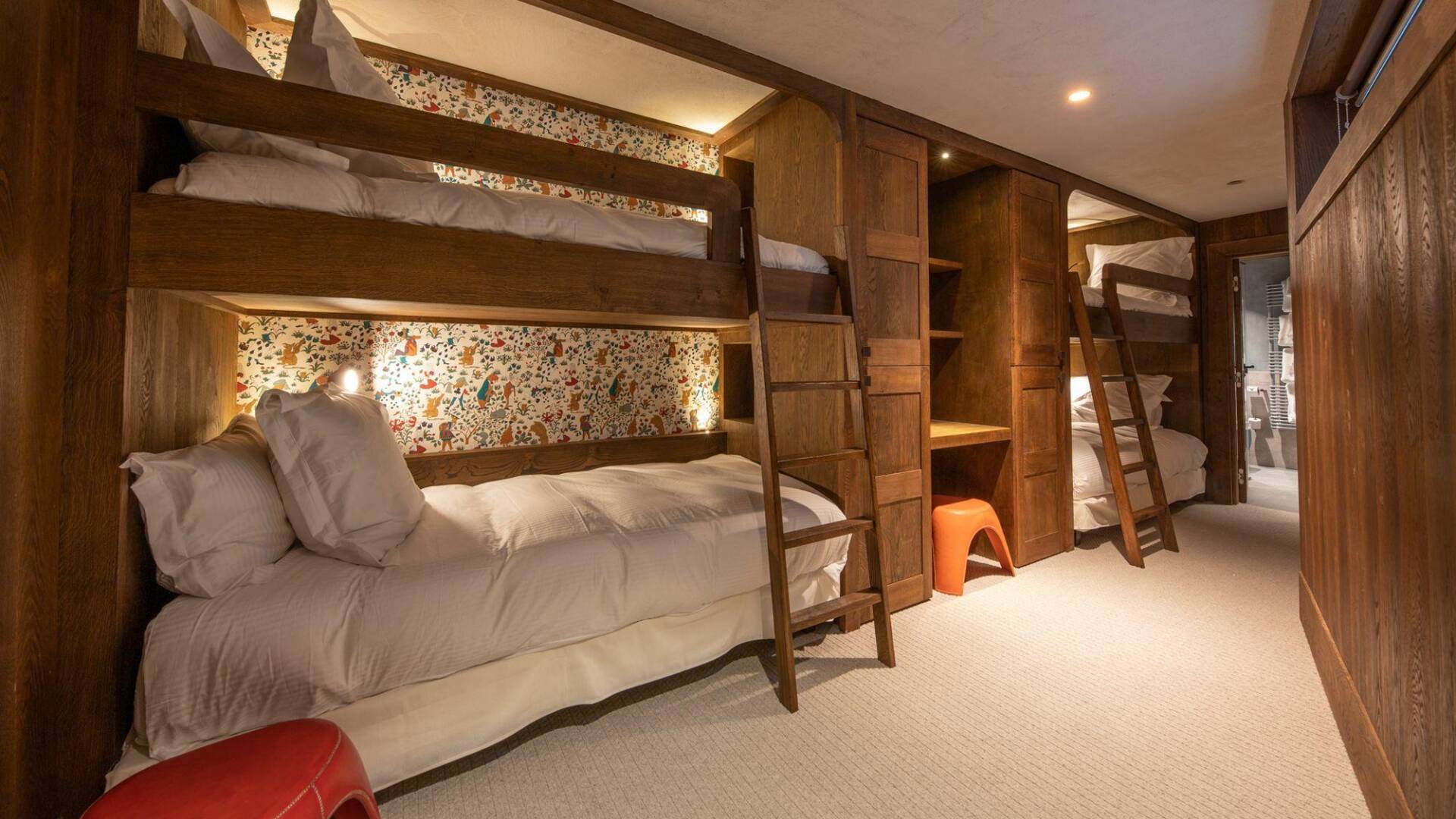 2 sets of bunk beds