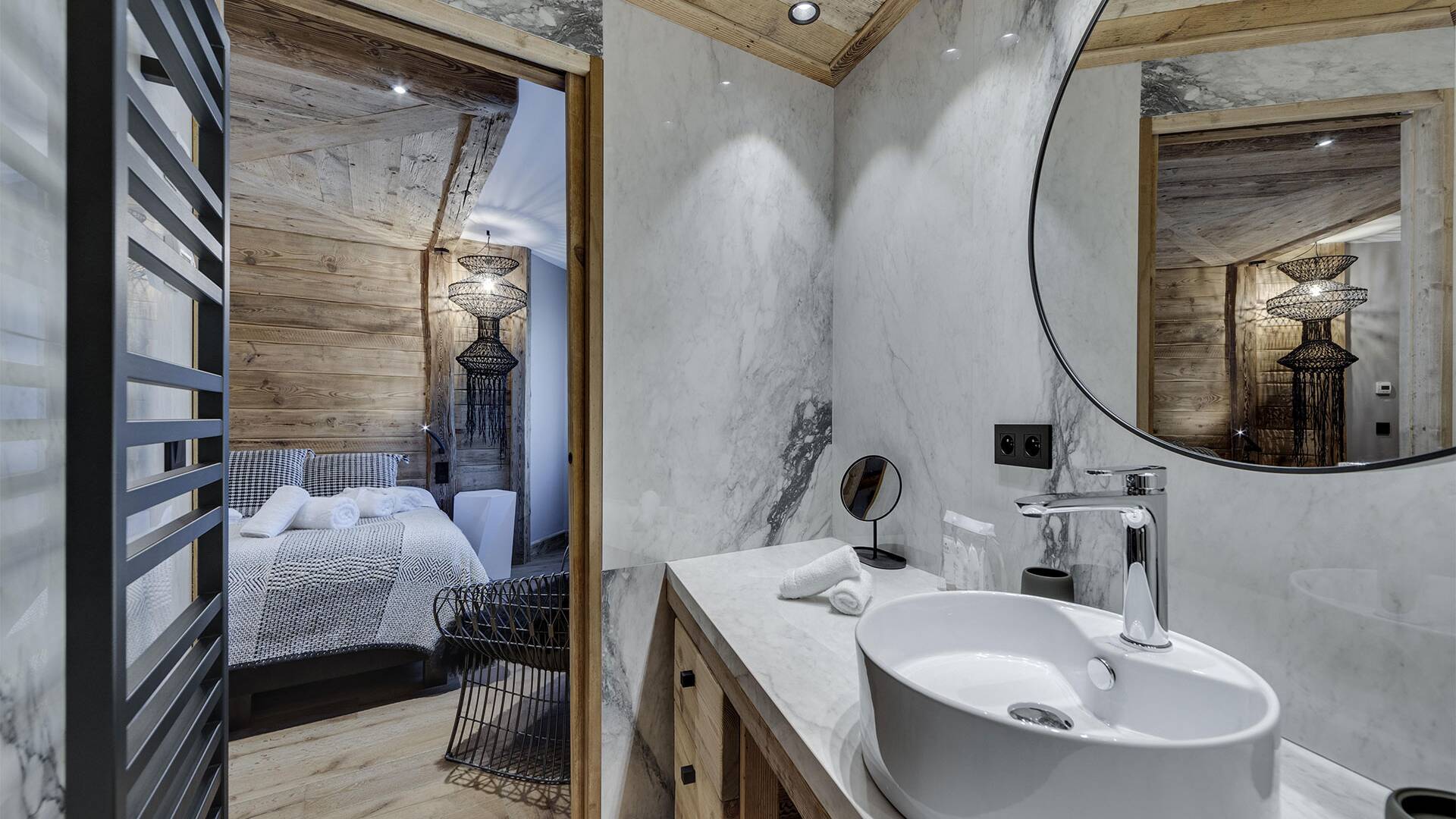 double bedroom with en suite bathroom