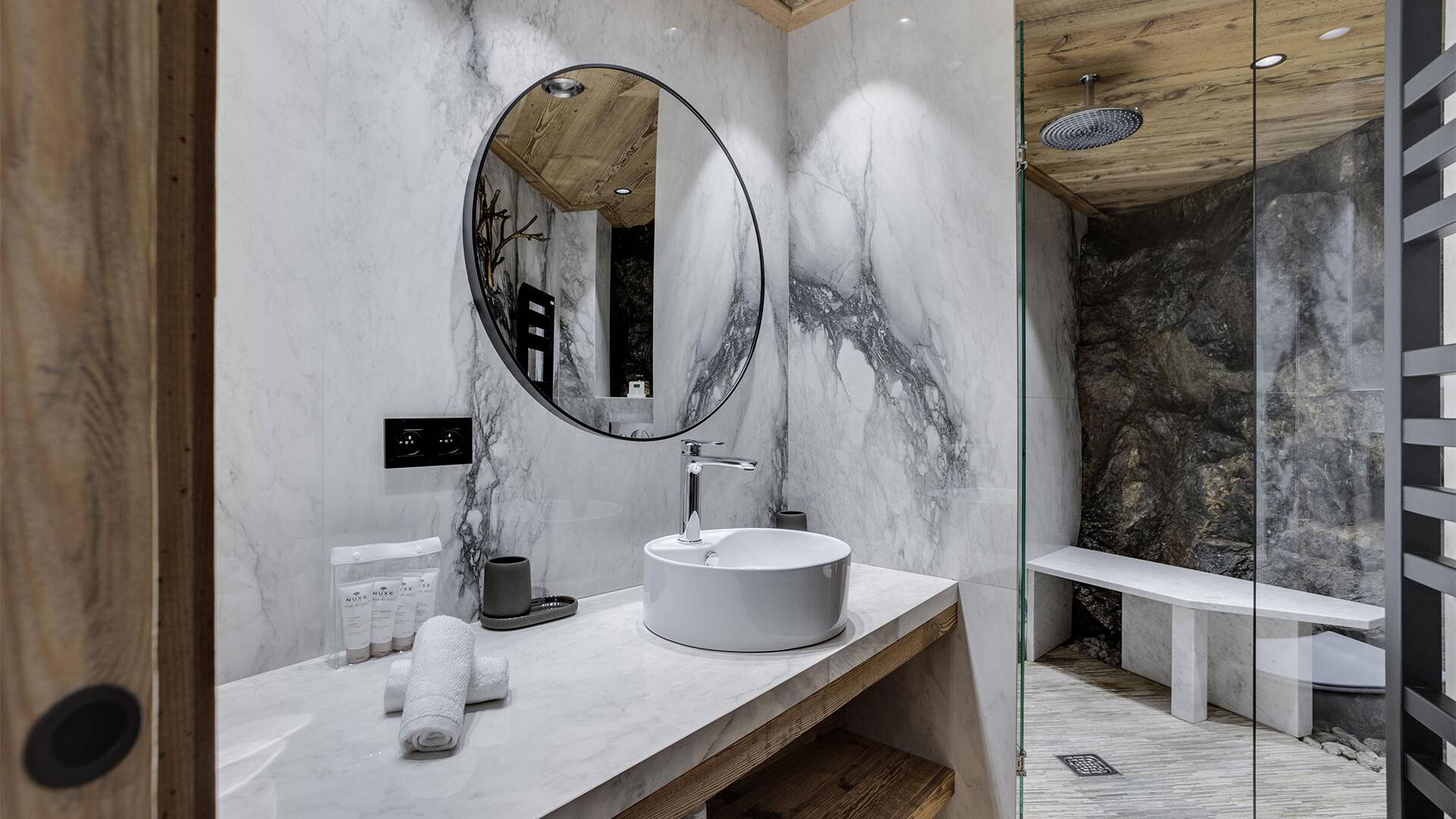 en suite bathroom with shower