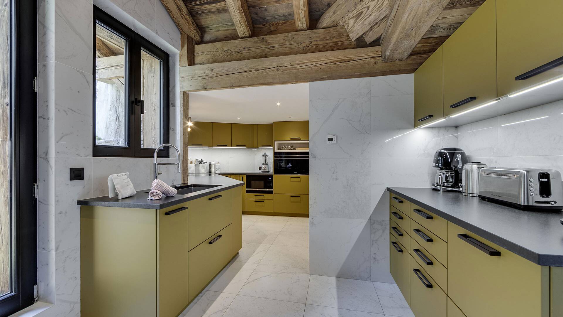 fully equipped kitchen