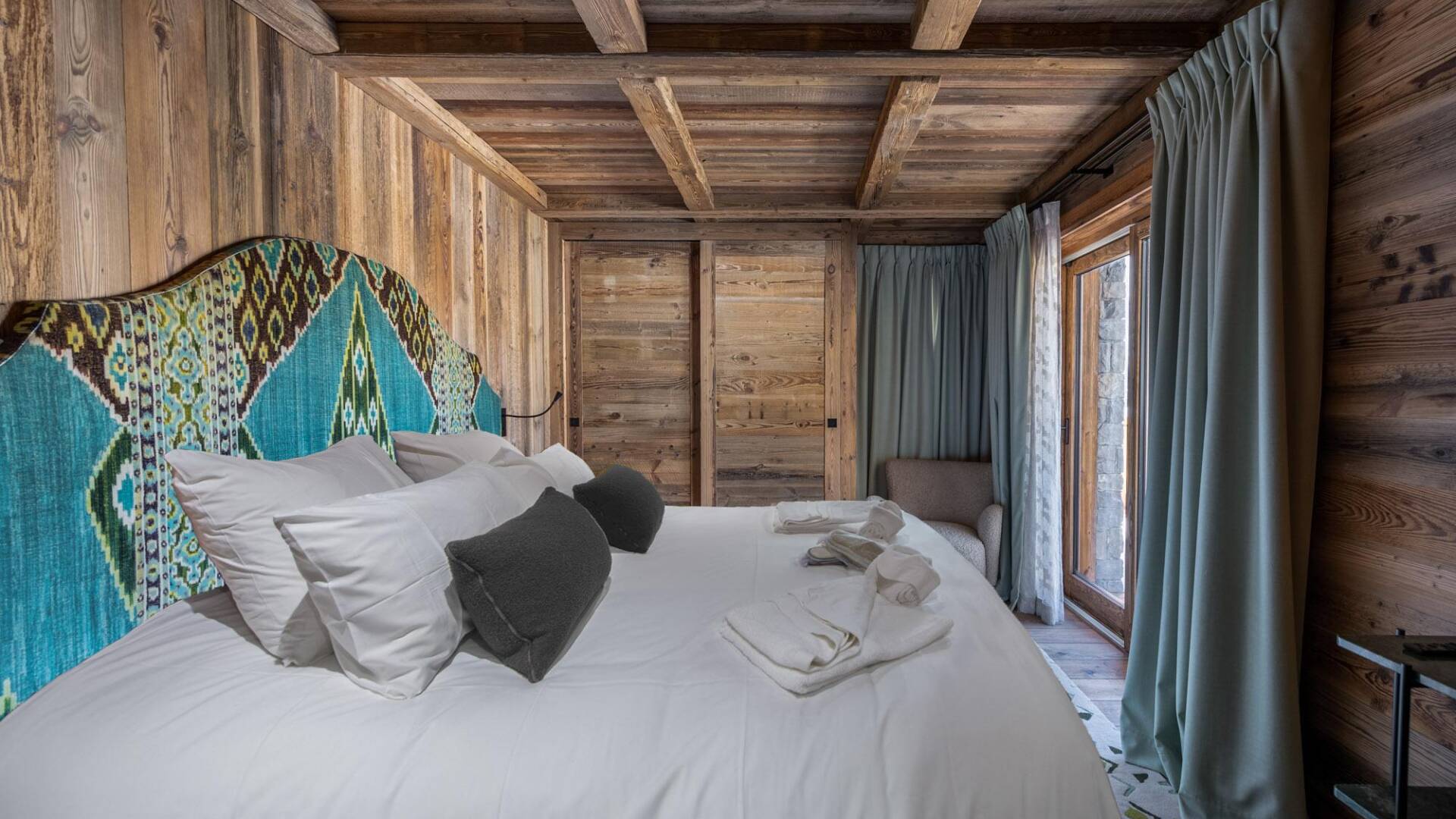 double bedroom with direct access to outdoor