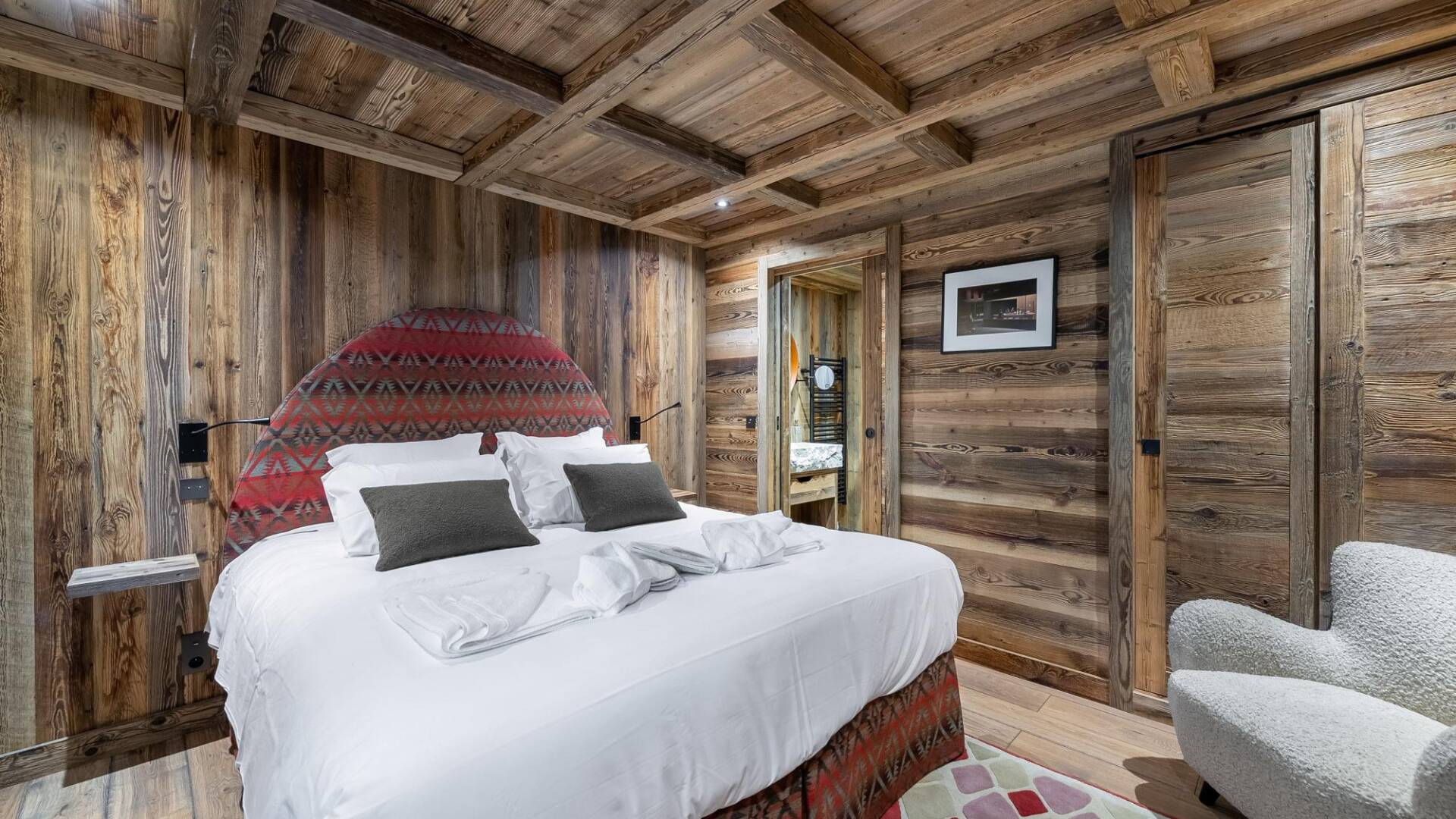 double bedroom with en suite bathroom