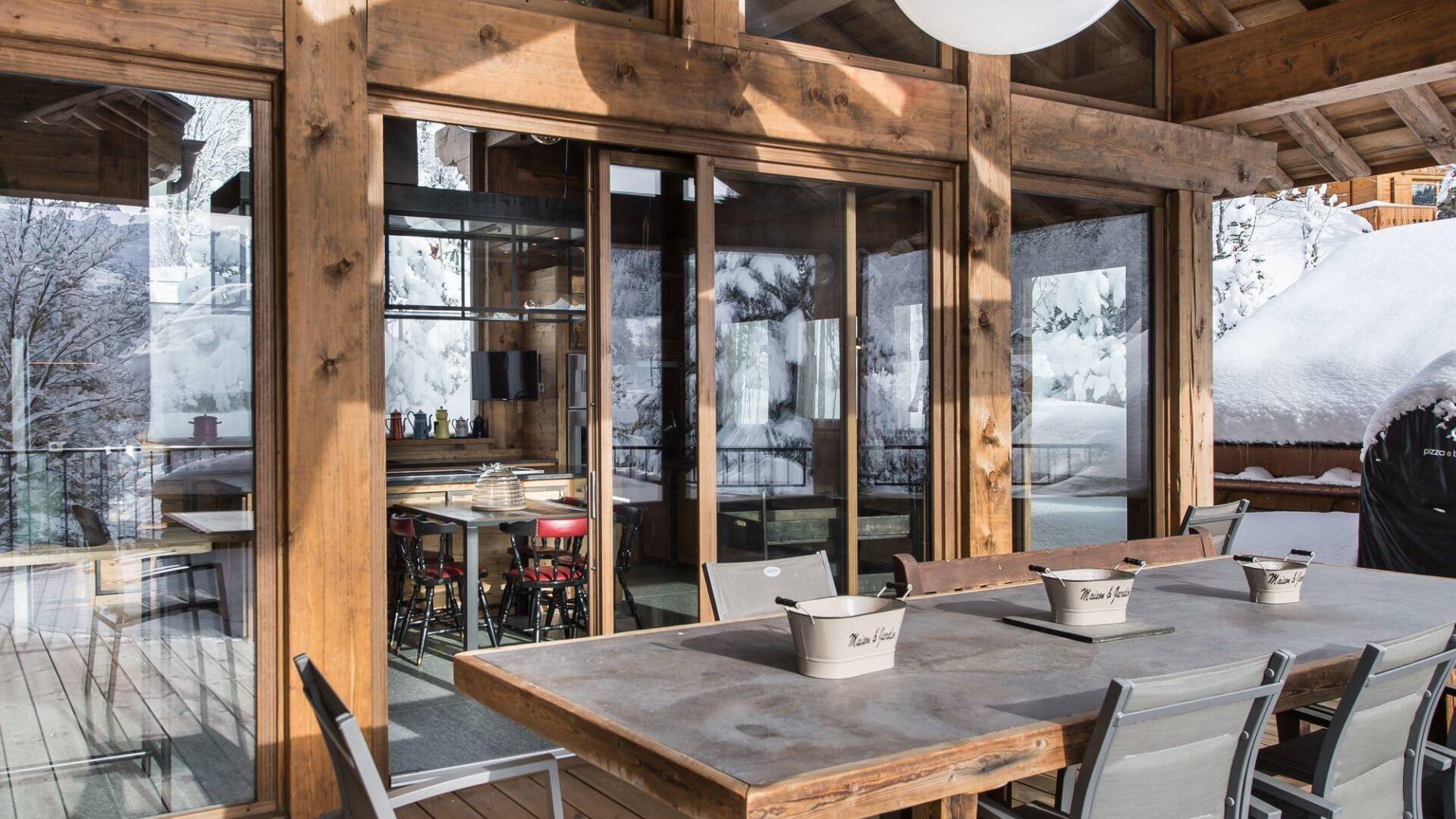 al fresco dining area with access to main kitchen