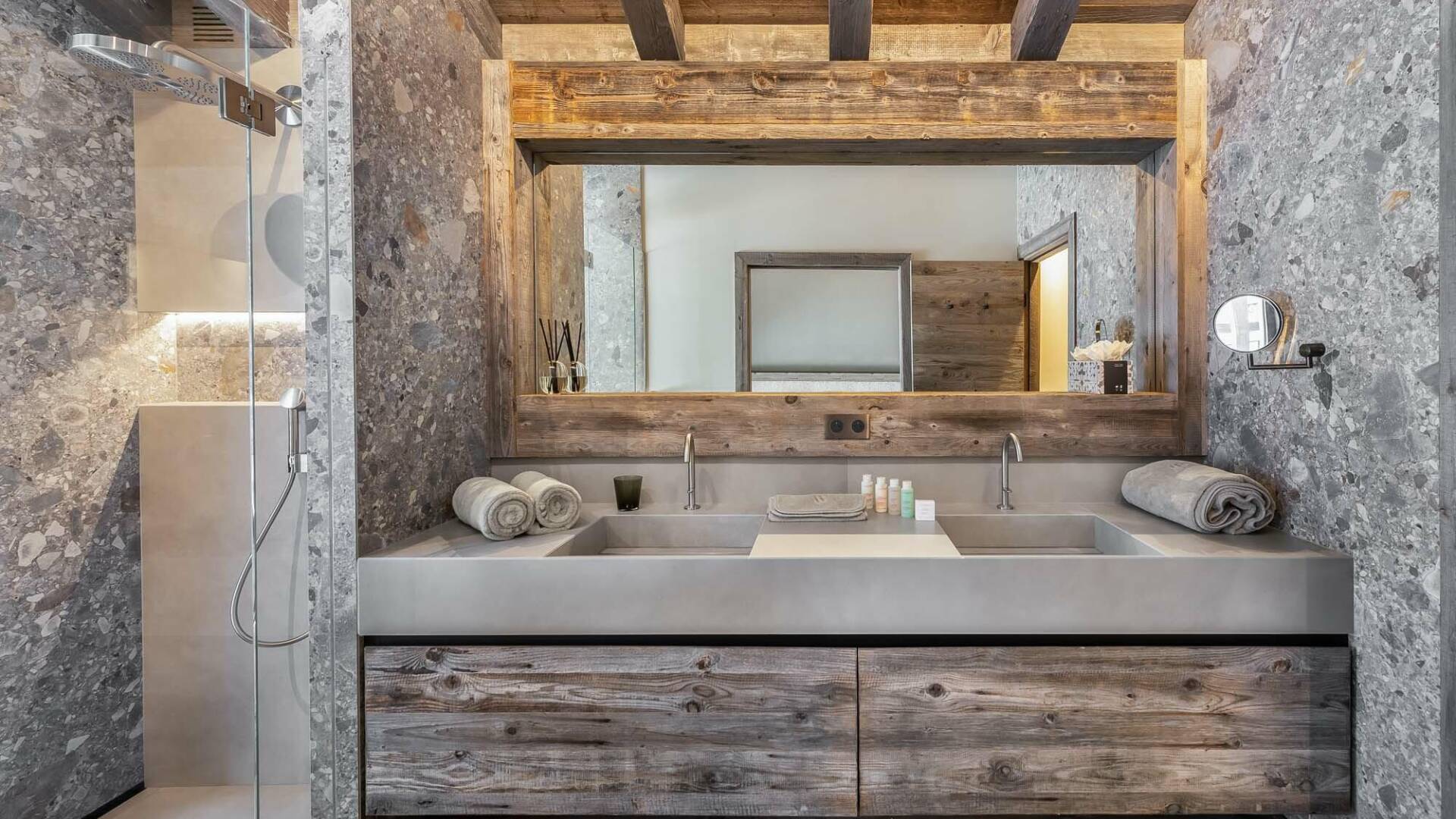 en suite bathroom with double lavabo
