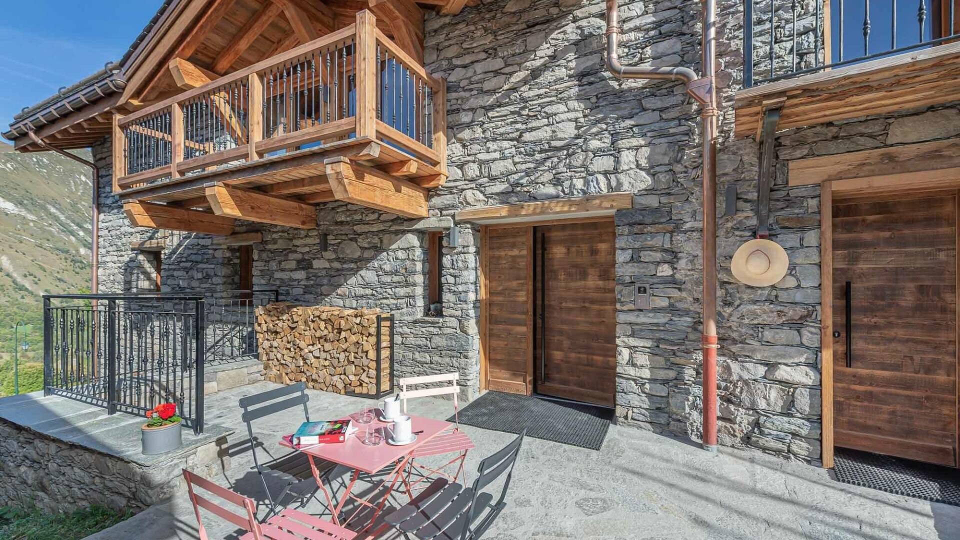 luxury vacation Chalet Iroko for weekly rentals, Saint-Martin-de-Belleville, French Alps