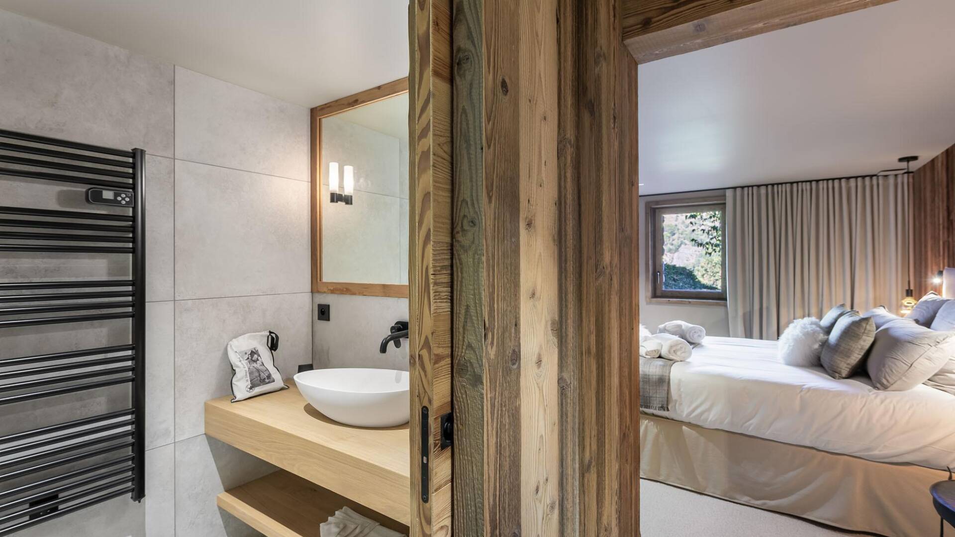 double bedroom with en suite bathroom