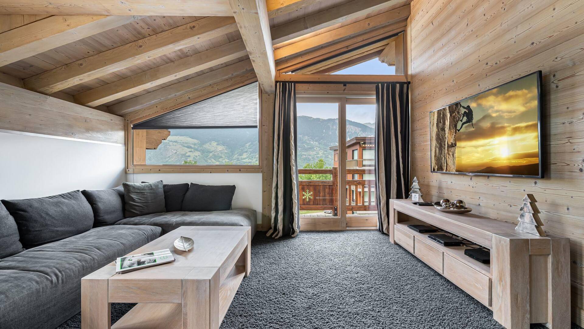 sitting area with large Tv and direct access to outdoor