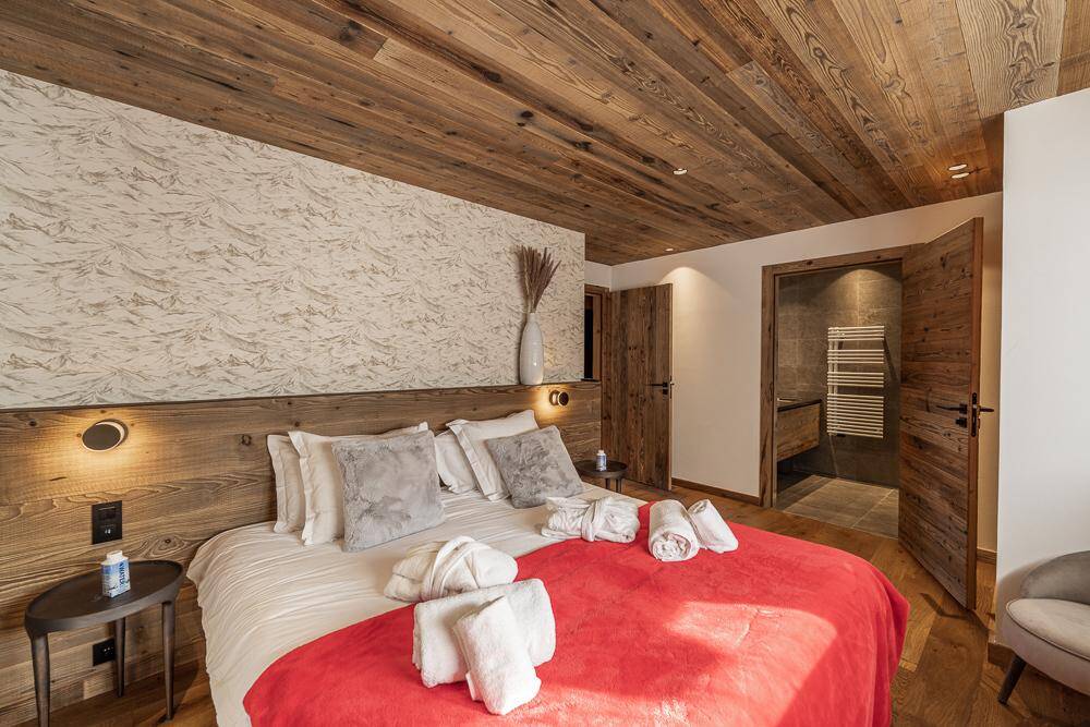 double bedroom with en suite bathroom
