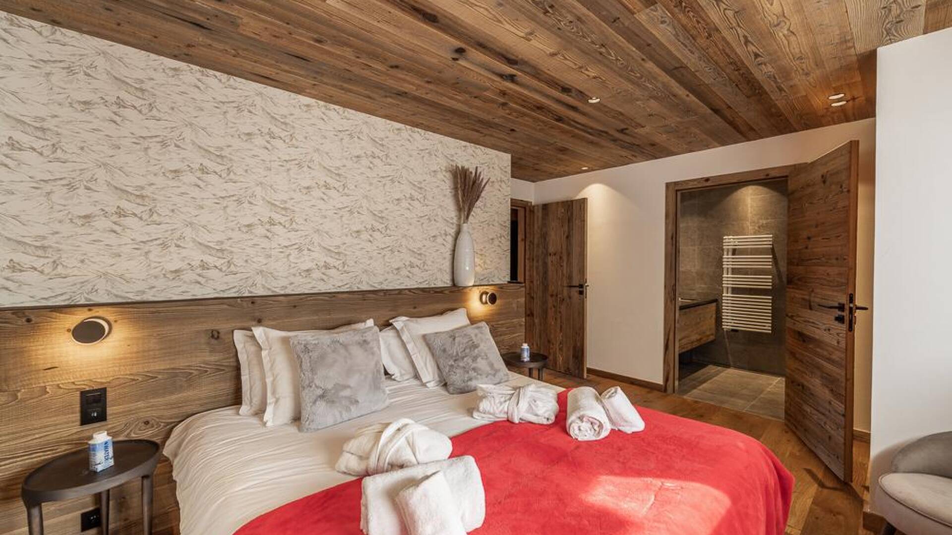 double bedroom with en suite bathroom