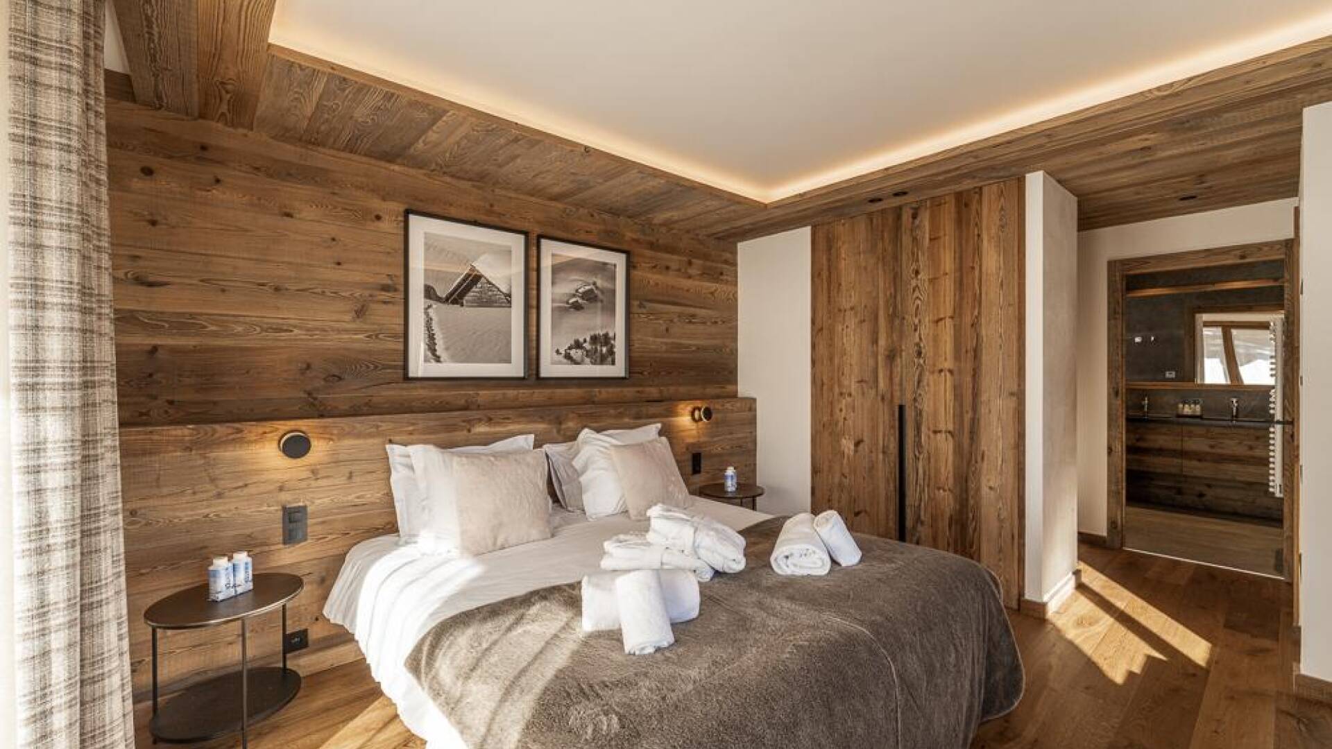 double bedroom with en suite bathroom