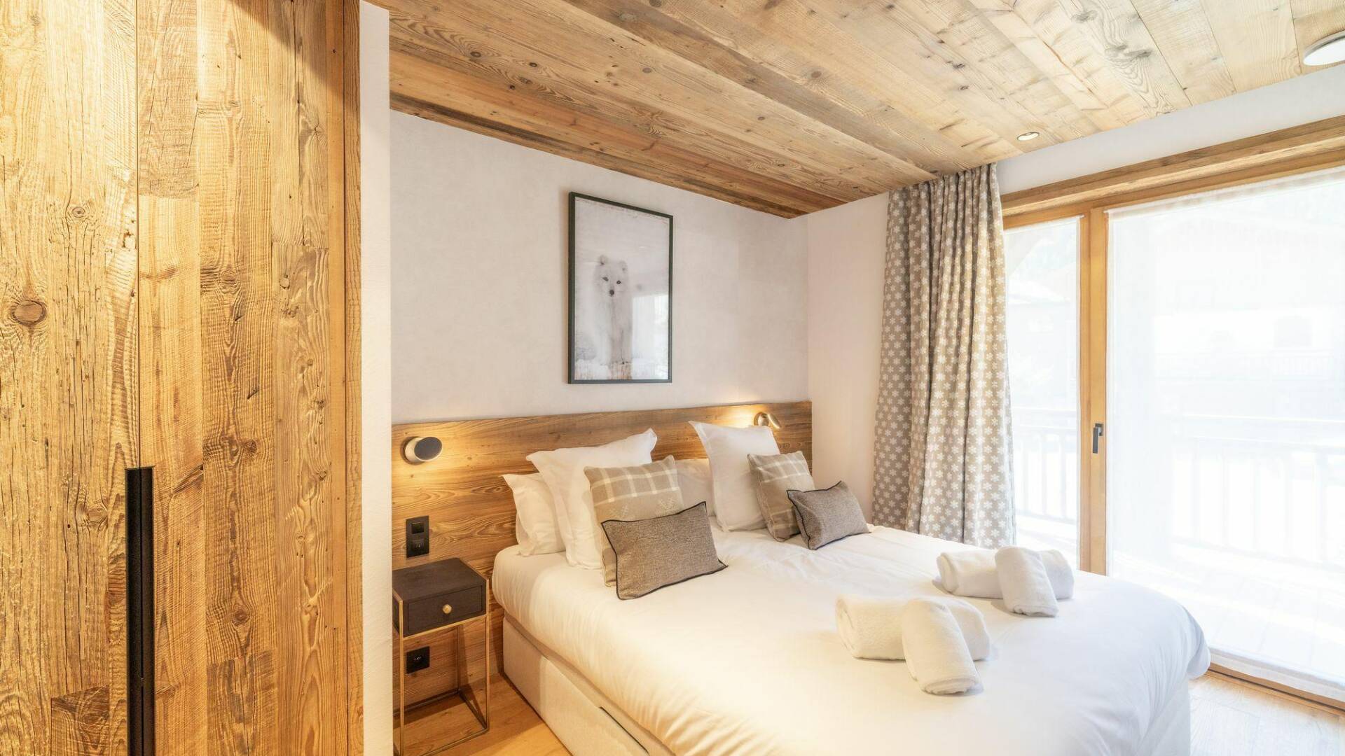 double bedroom with direct access to outdoor