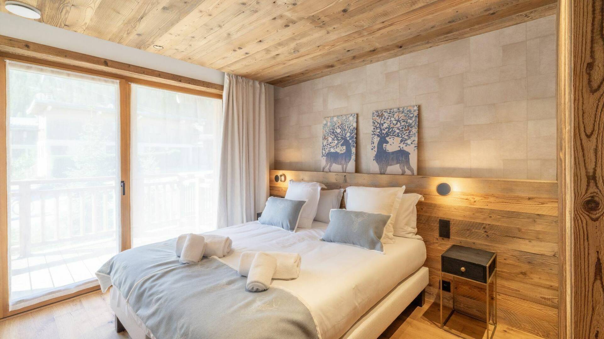 double bedroom with direct access to outdoor