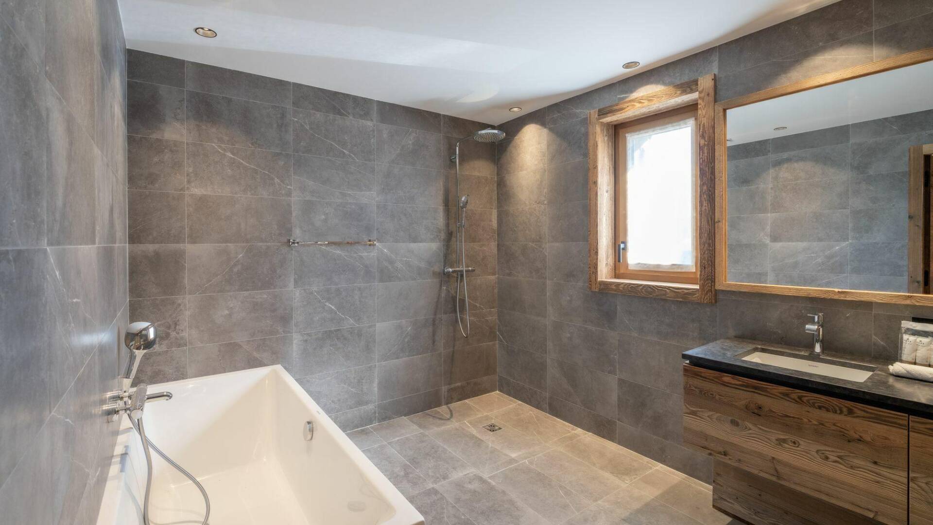 en suite bathroom with bath tub