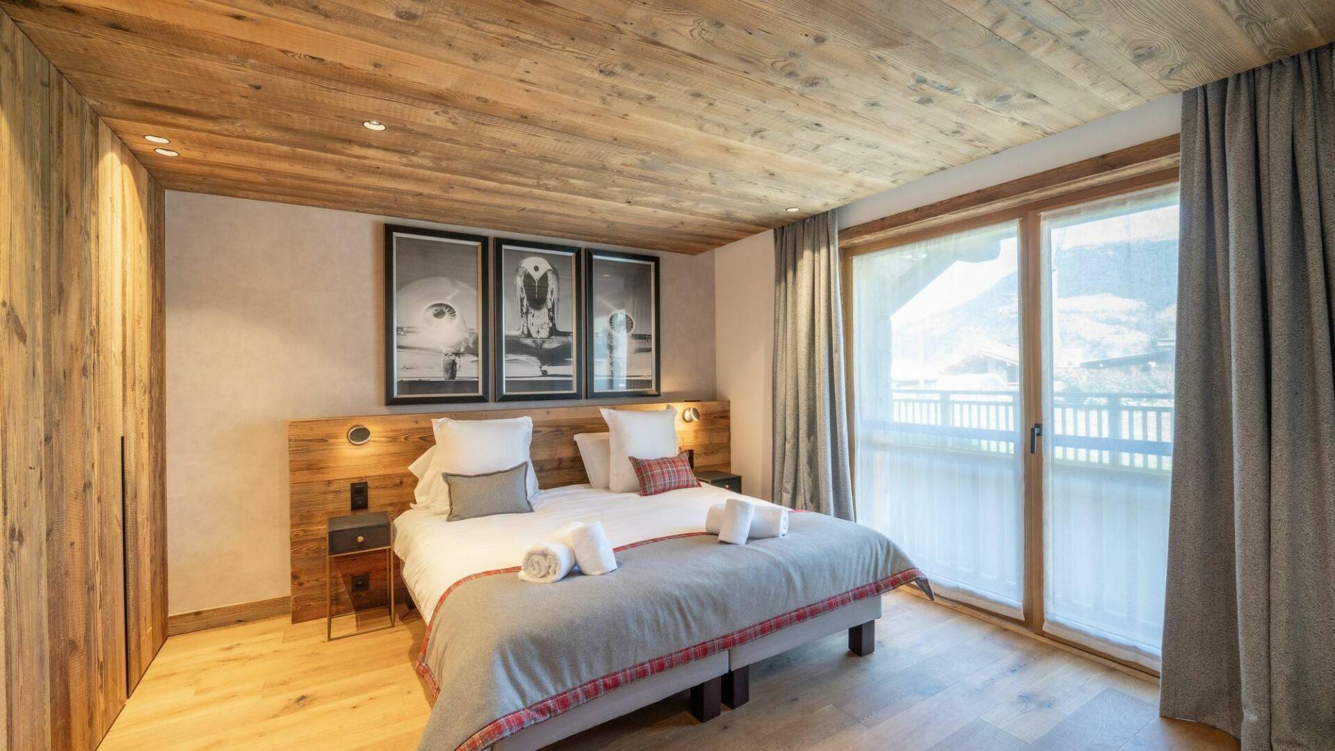 double bedroom with direct access to outdoor