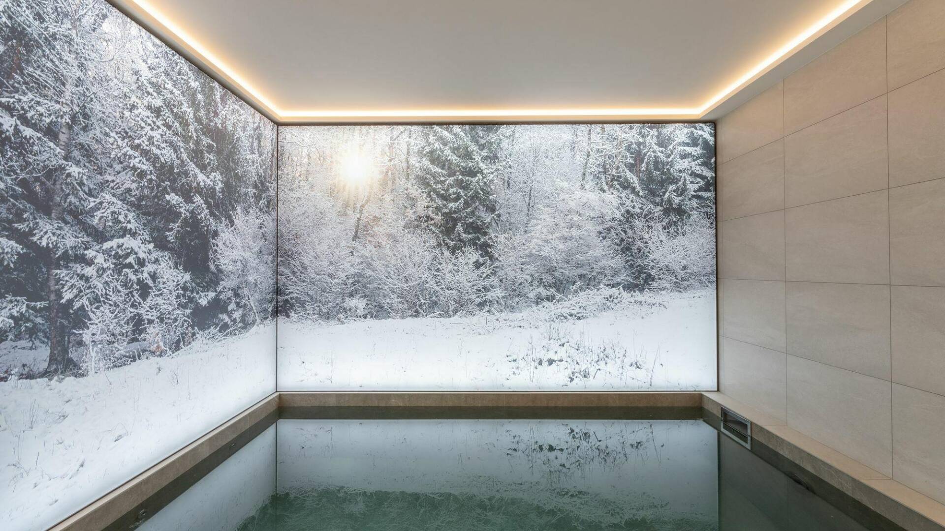 private indoor splash pool