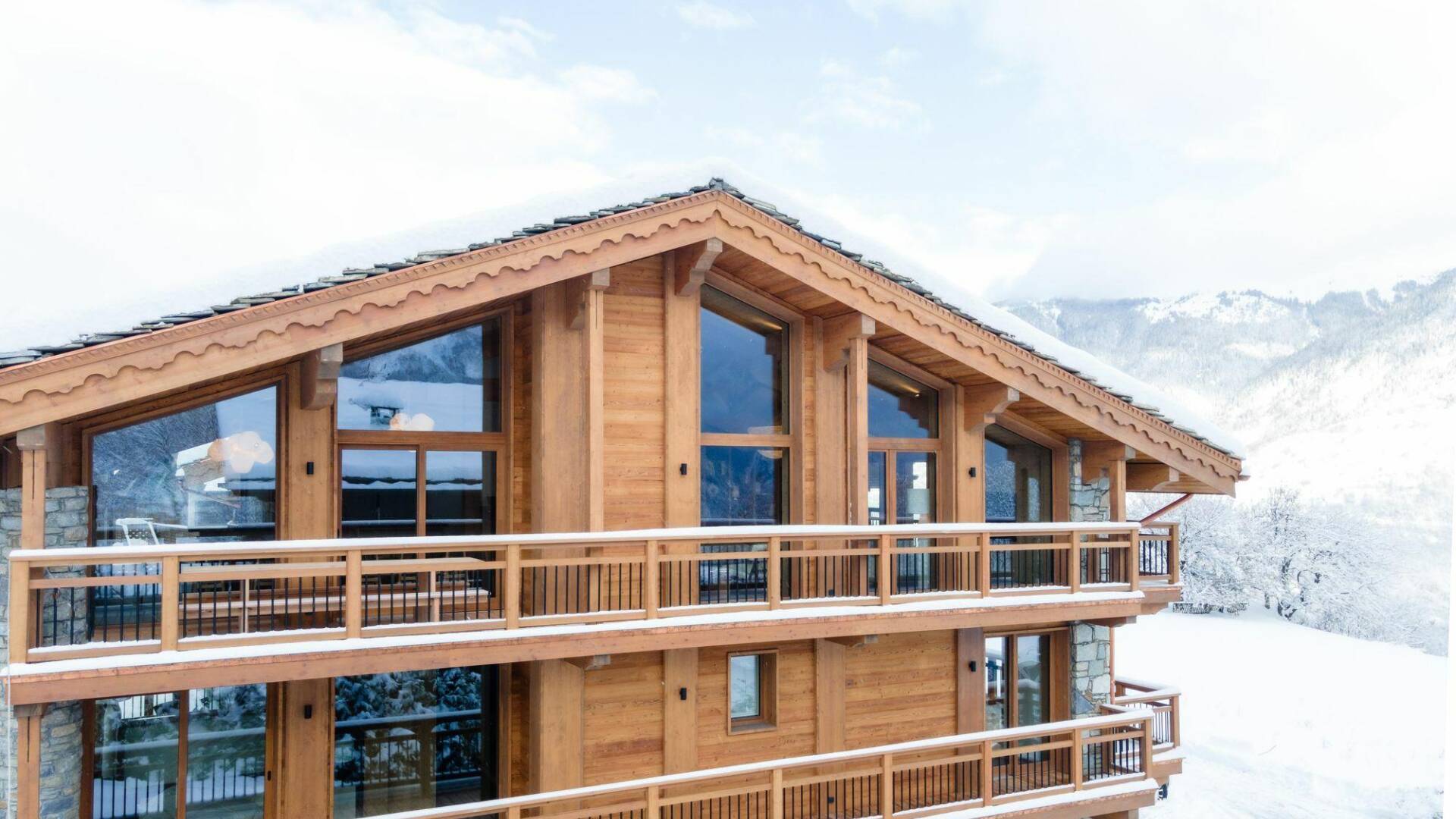 top luxury ski resort Chalet Cèdre for rent in Courchevel, French Alps