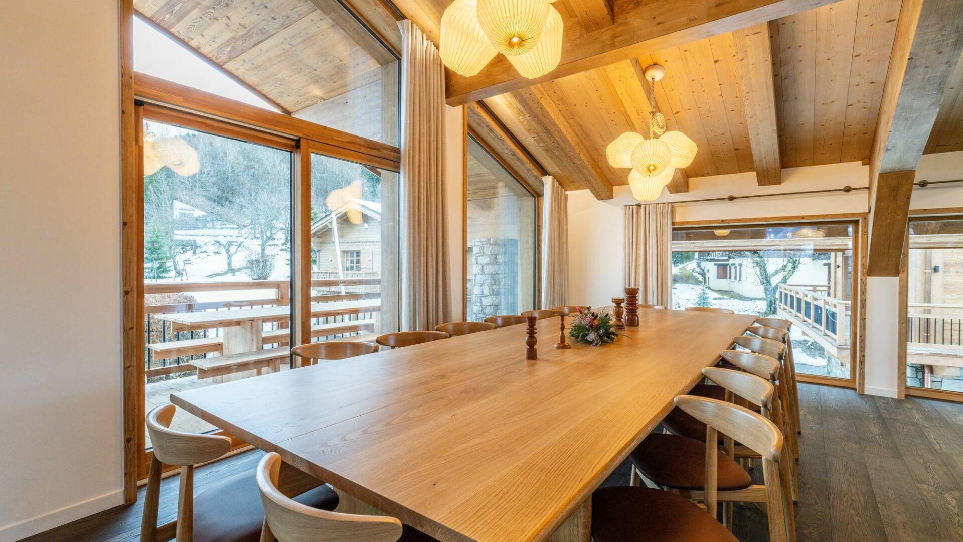 dining table with direct access to outdoor