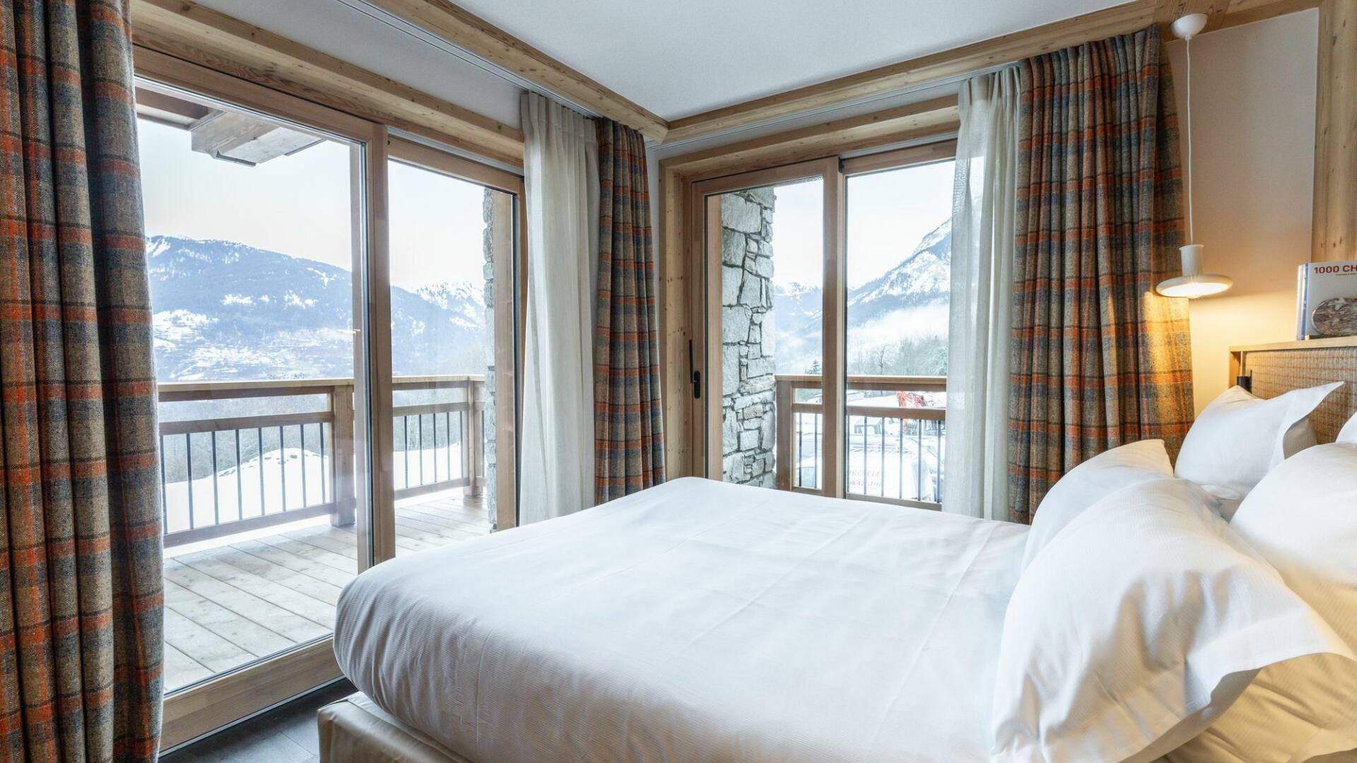 double bedroom with direct access to outdoor