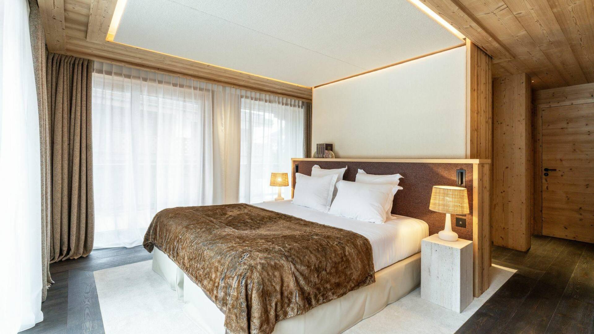 spacious double bedroom with en suite bathroom