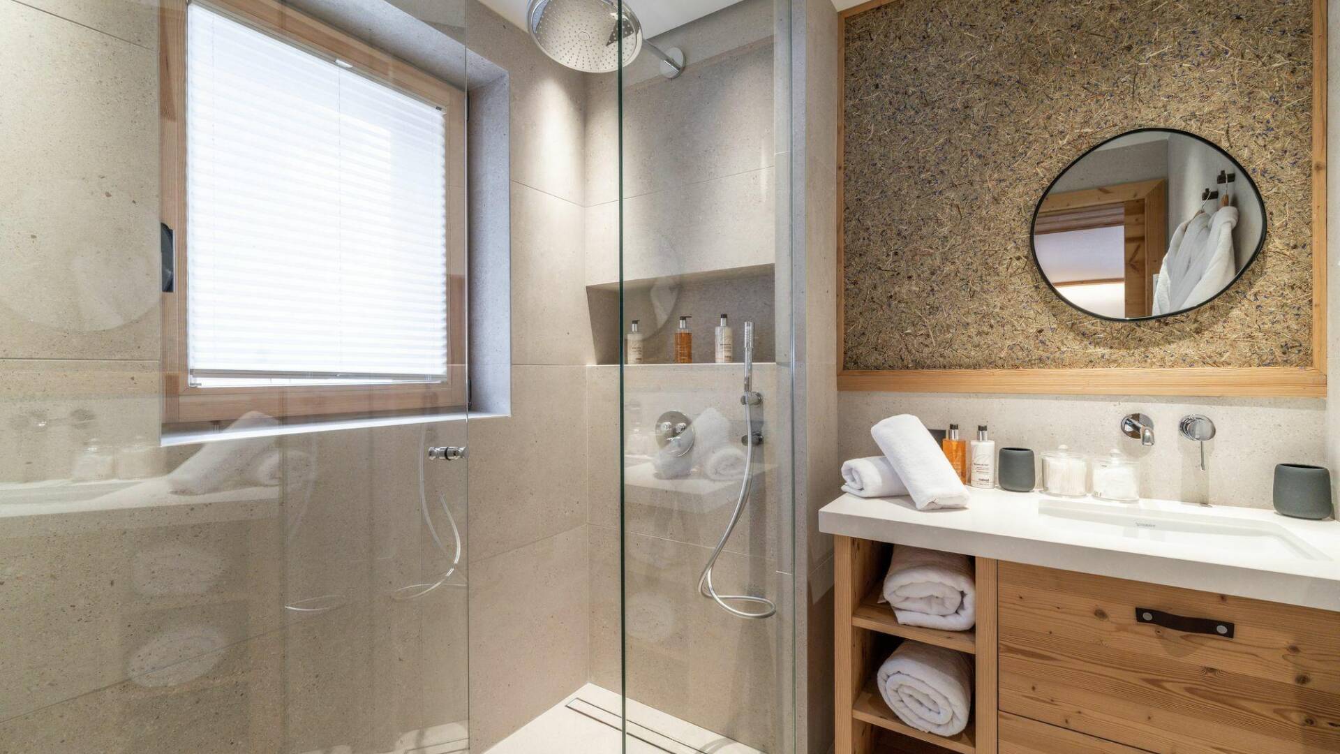 en suite bathroom with shower cabin